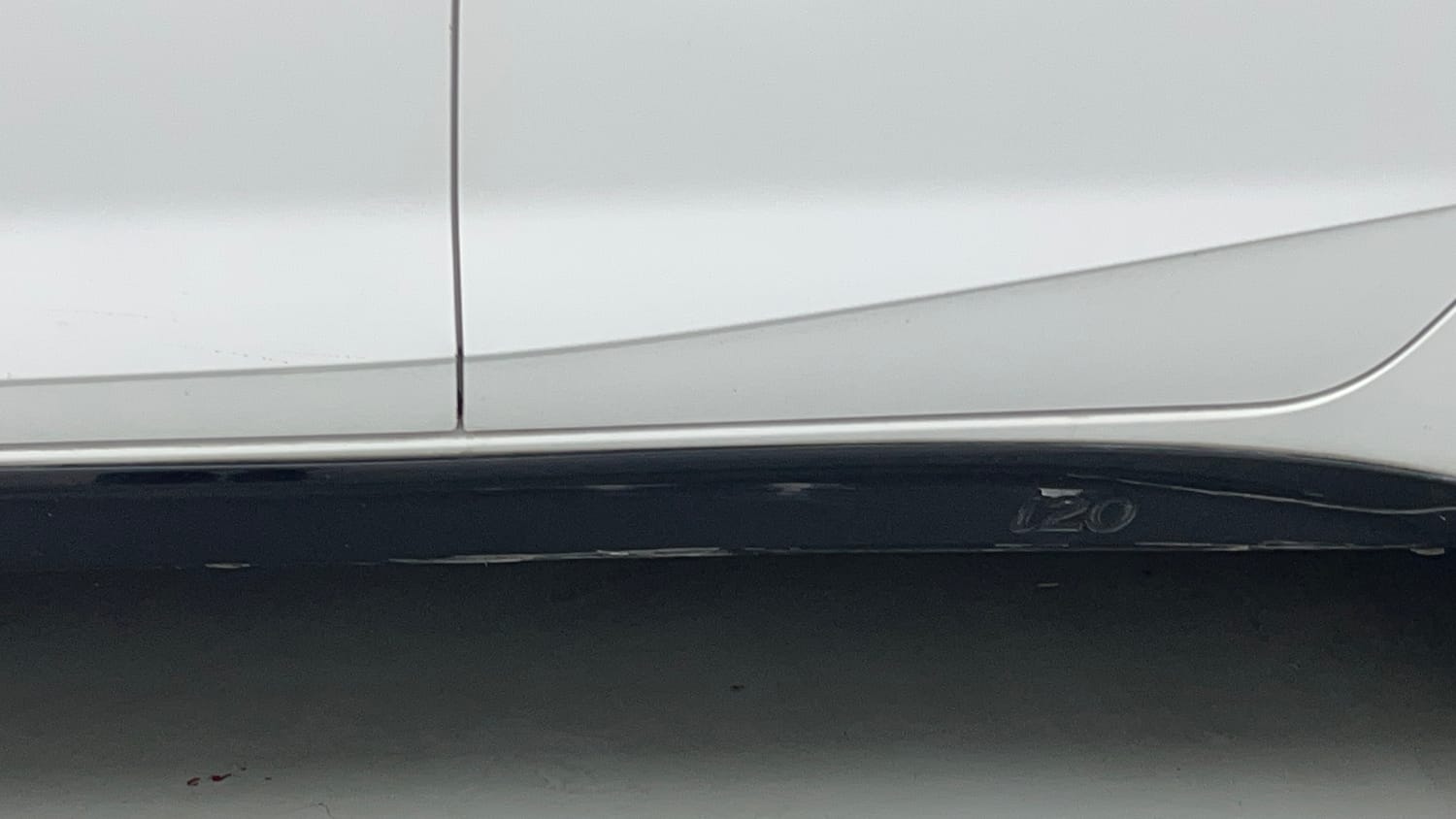 Used 2022 Hyundai i20 Asta (O) 1.2 IVT Petrol Automatic dents MINOR SCRATCH