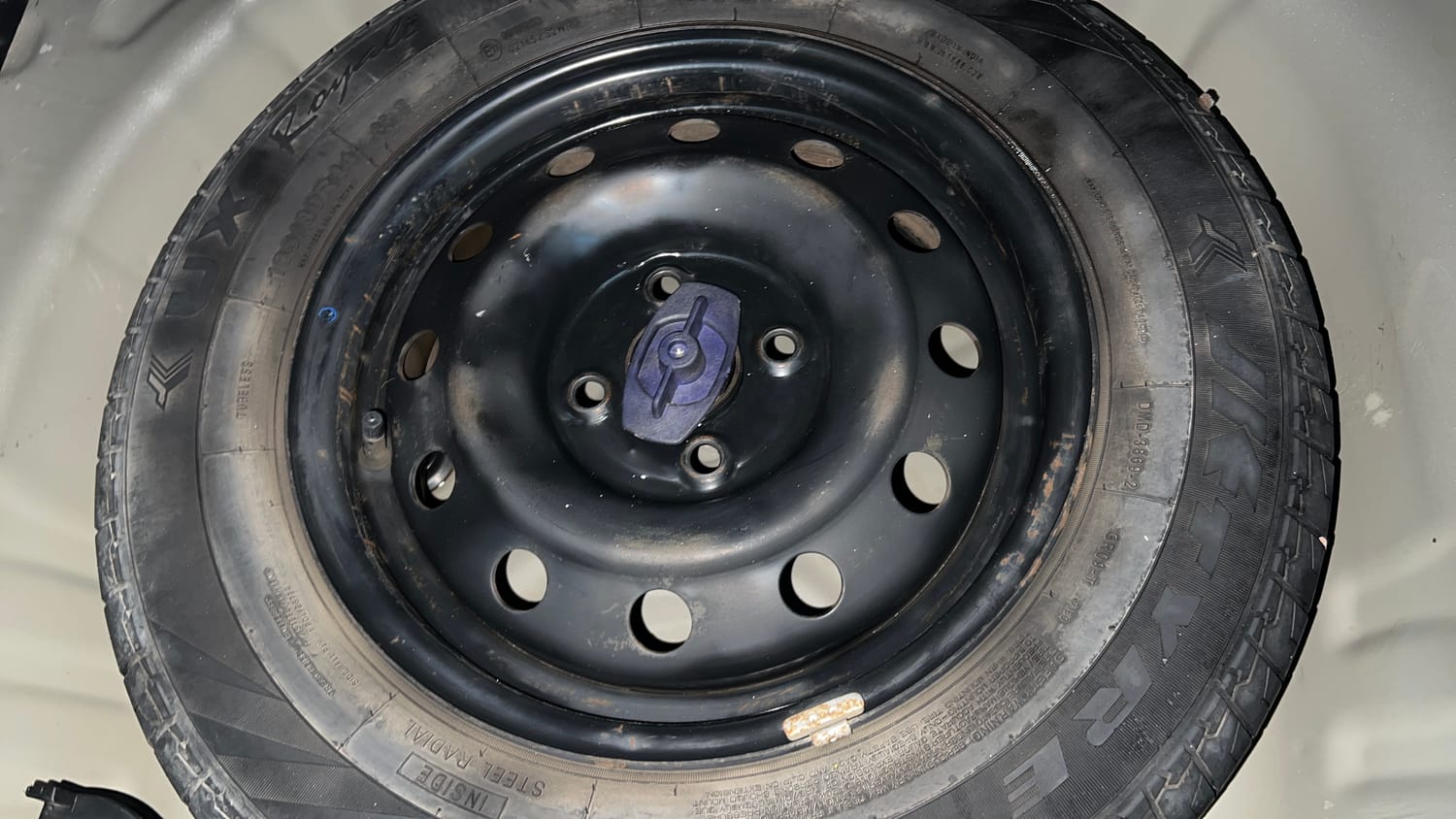Used 2021 Maruti Suzuki Swift VXi Petrol Manual tyres SPARE TYRE VIEW