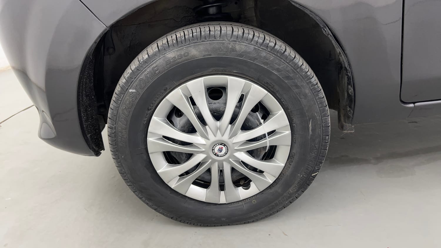 Used 2014 Maruti Suzuki Alto 800 LXI CNG (outside fitted) Cng Manual tyres LEFT FRONT TYRE RIM VIEW