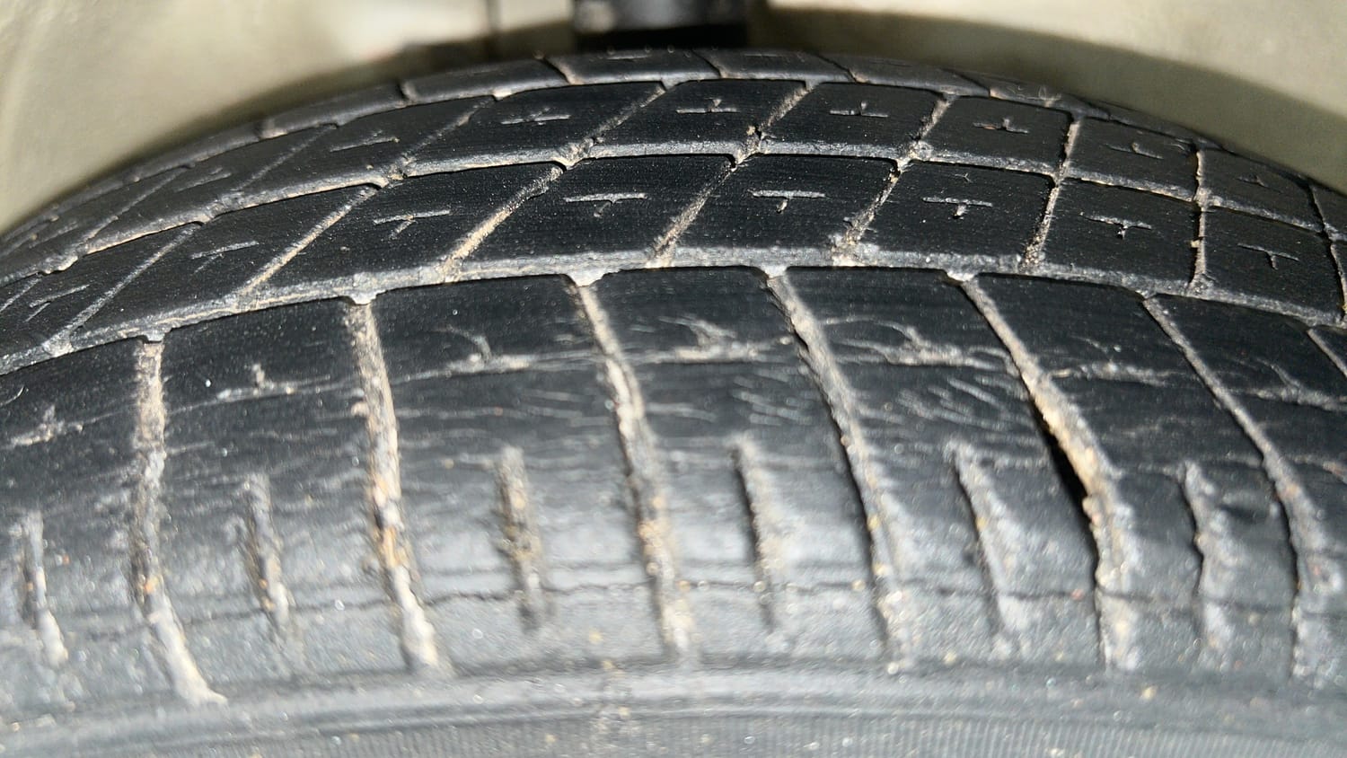Used 2017 Maruti Suzuki Wagon R VXI+ Petrol Manual tyres RIGHT FRONT TYRE TREAD VIEW