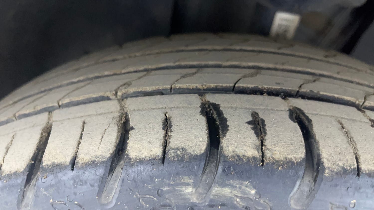 Used 2023 Volkswagen Taigun Highline 1.0 TSI MT Petrol Manual tyres LEFT FRONT TYRE TREAD VIEW