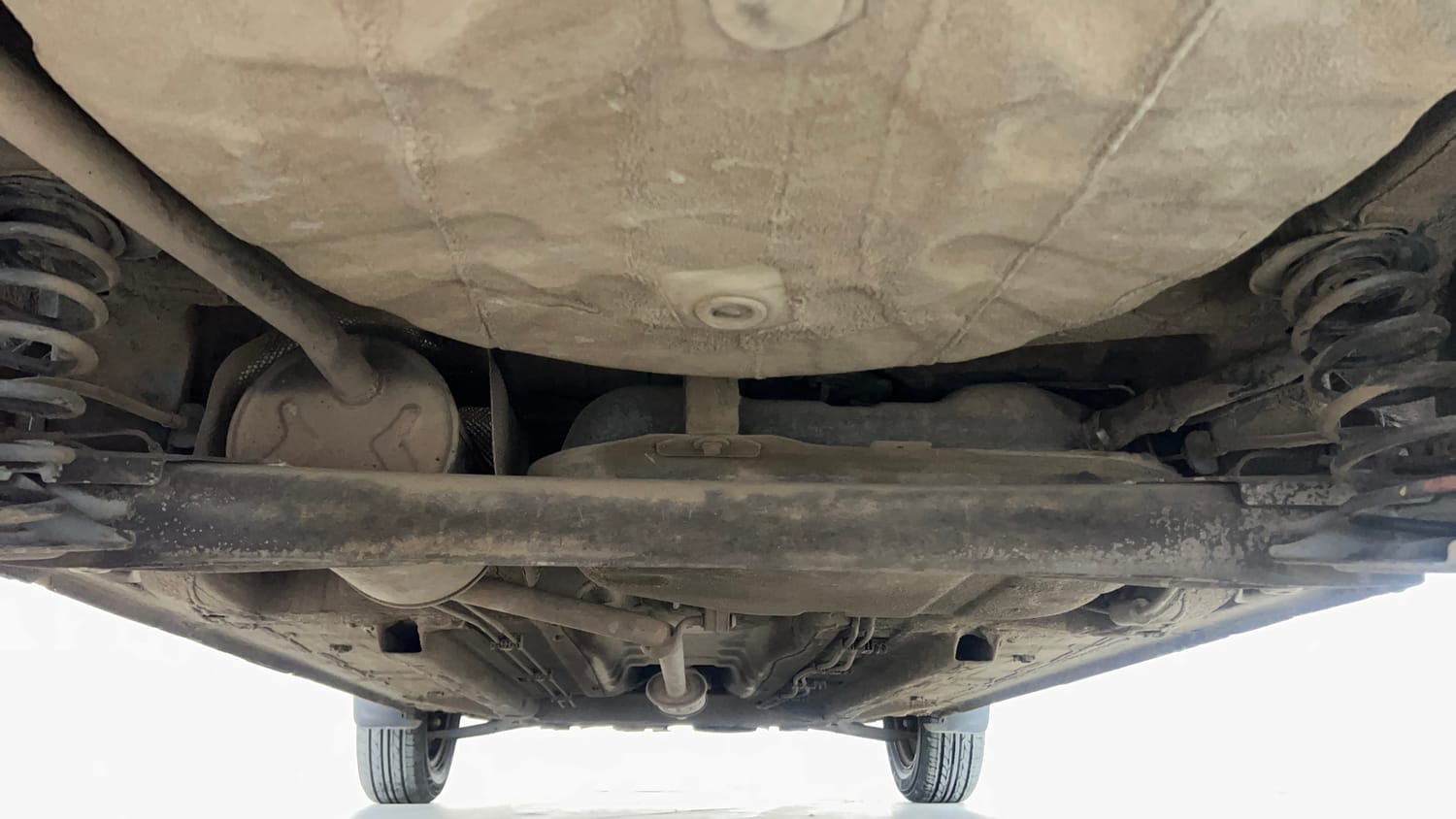 Used 2022 Renault Kwid RXT 1.0 (O) Petrol Manual extra REAR UNDERBODY VIEW (TAKEN FROM REAR)