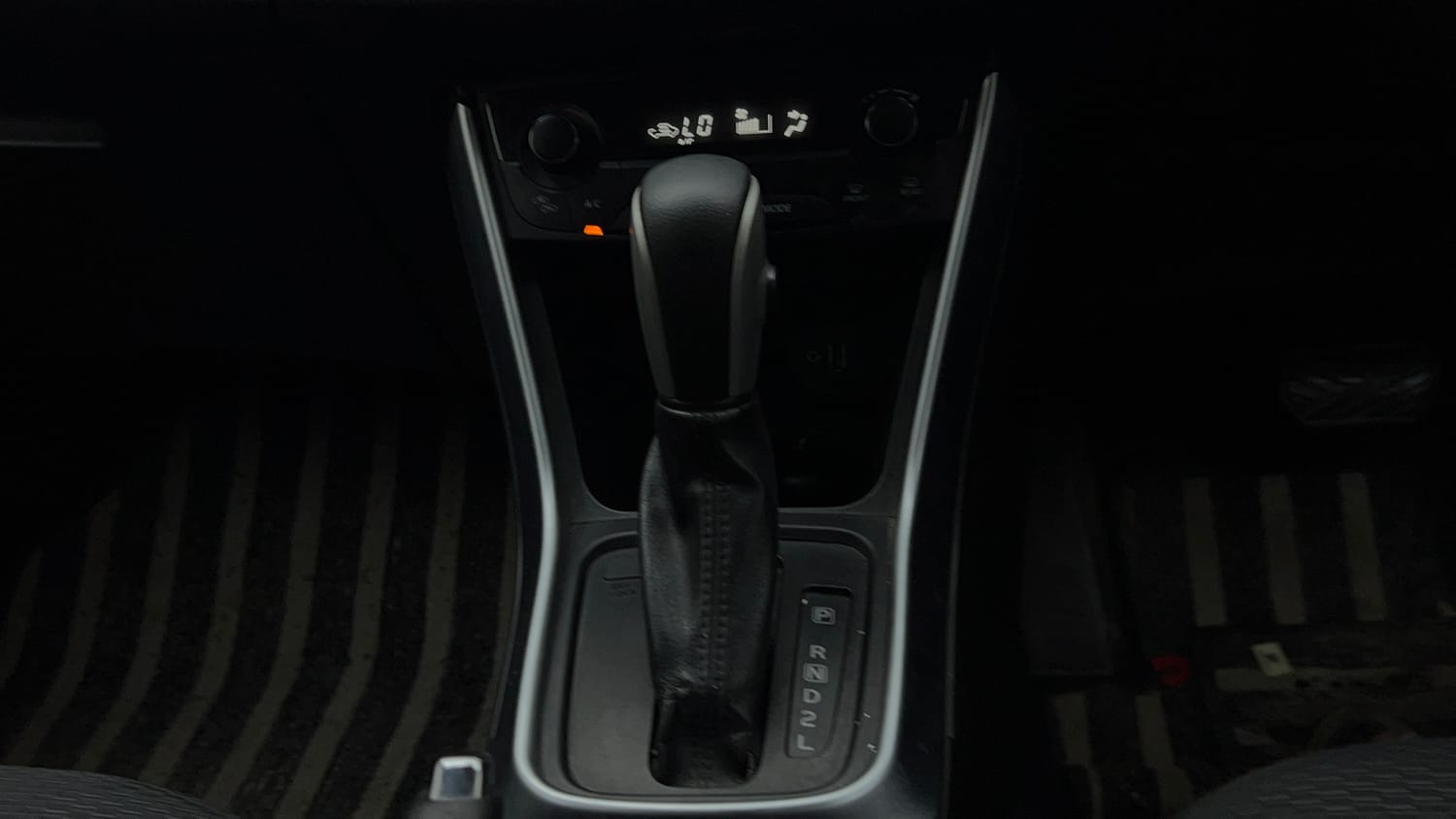 Used 2021 Maruti Suzuki S-Cross Zeta AT Petrol Automatic interior GEAR  KNOB VIEW