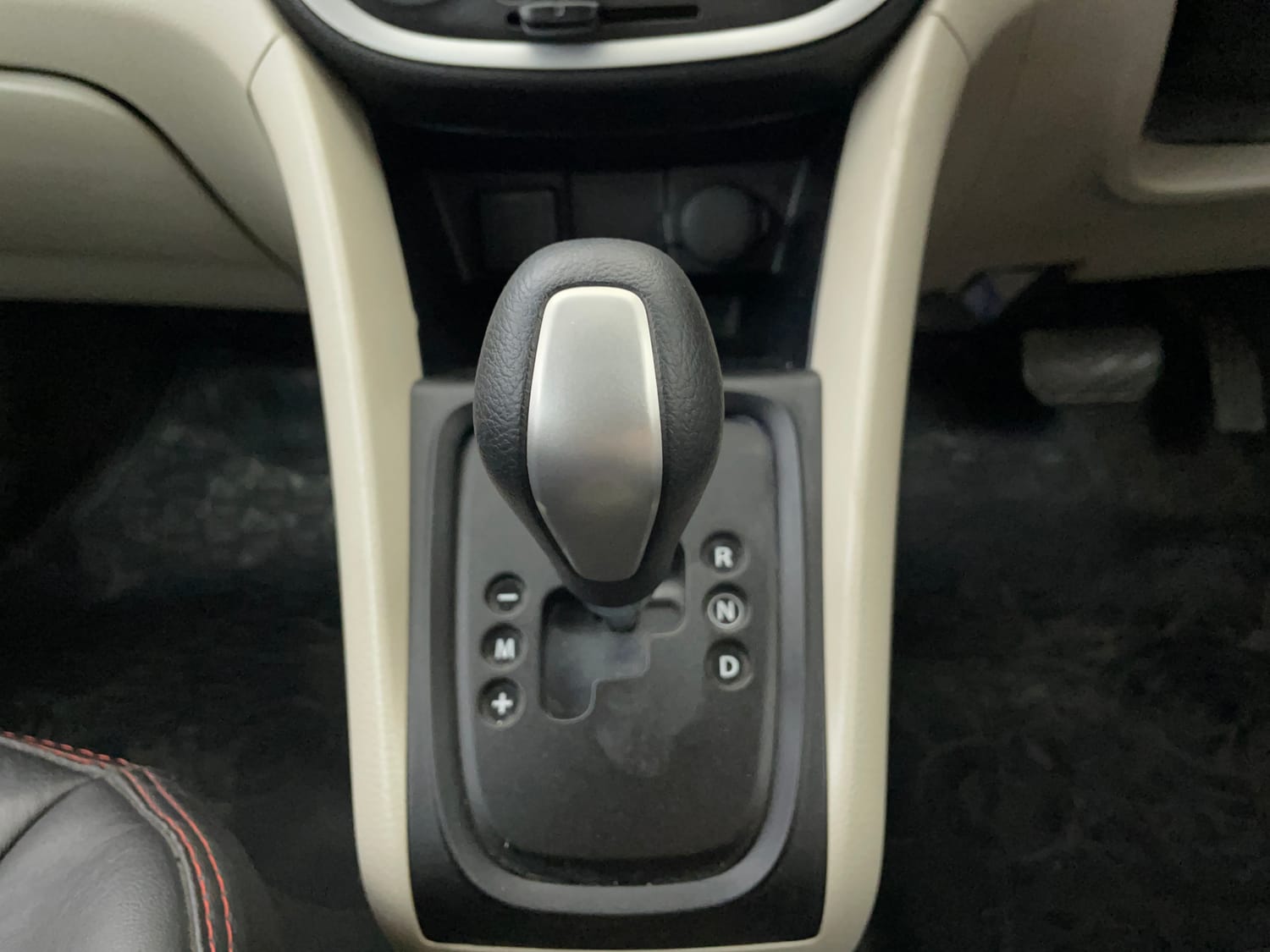 Used 2019 Maruti Suzuki Celerio ZXi (O) AMT Petrol Automatic interior GEAR  KNOB VIEW