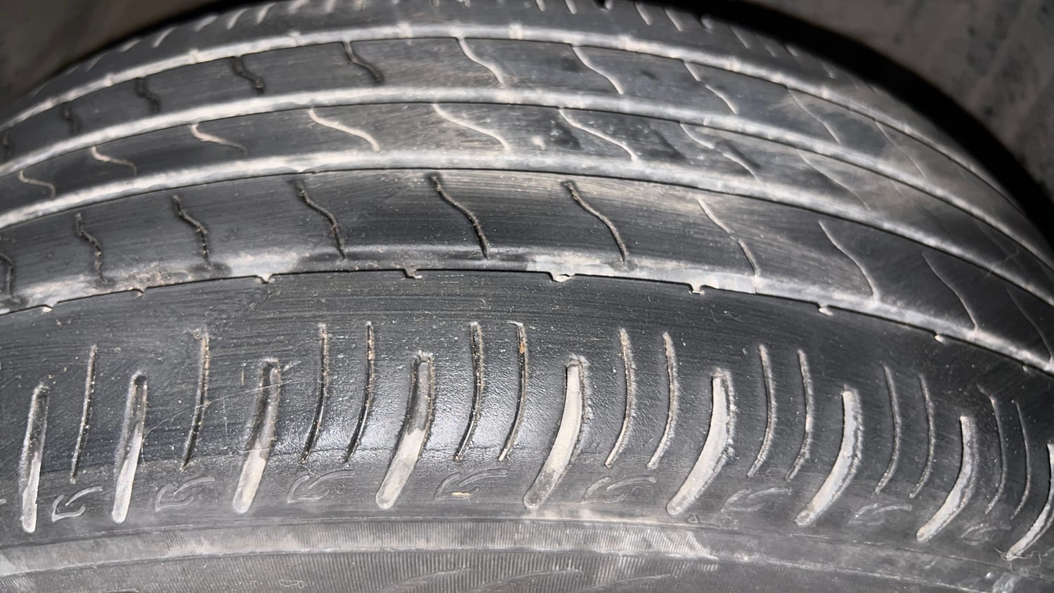 Used 2021 maruti-suzuki Vitara Brezza VXi Petrol Manual tyres RIGHT FRONT TYRE TREAD VIEW