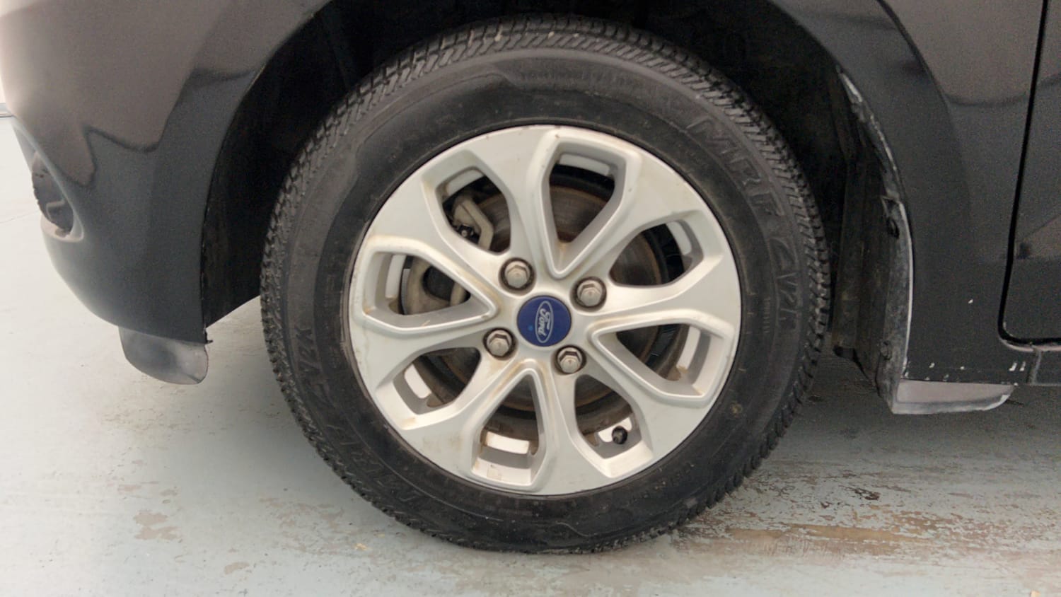 Used 2016 Ford Figo Aspire Titanium 1.2 Ti-VCT Petrol Manual tyres LEFT FRONT TYRE RIM VIEW