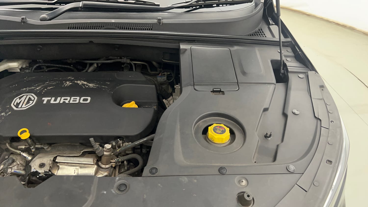 Used 2022 MG Motors Hector Plus Sharp 2.0 Diesel Turbo MT 6-STR Diesel Manual engine ENGINE LEFT SIDE VIEW