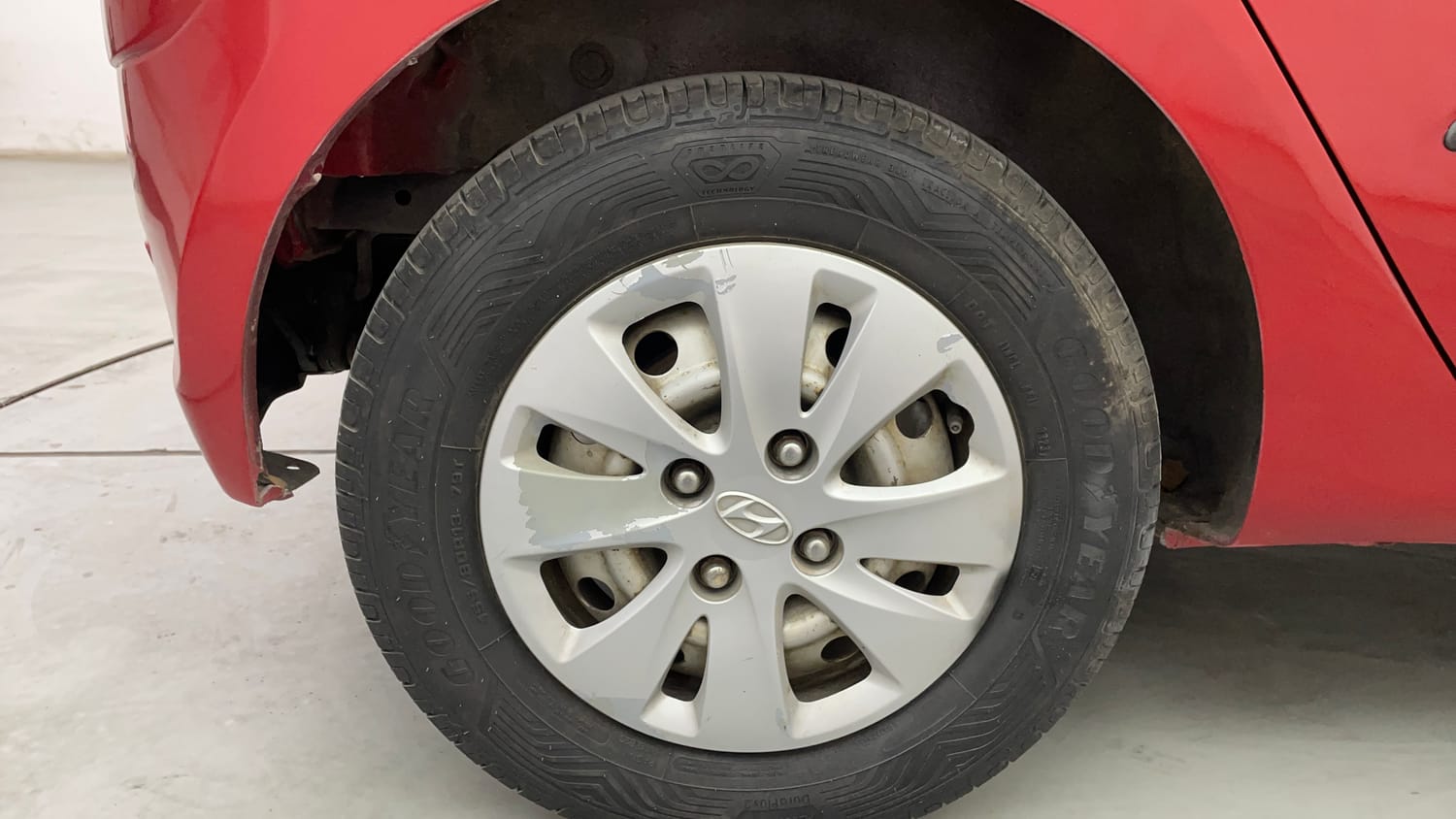 Used 2012 Hyundai i10 Era 1.1 iRDE2 Petrol Manual tyres RIGHT REAR TYRE RIM VIEW