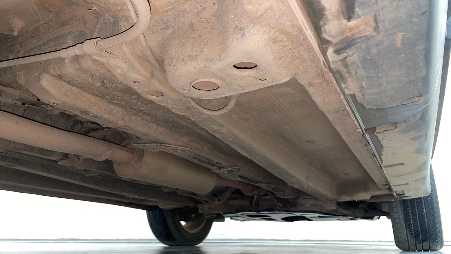 Used 2021 Mahindra XUV 300 W8 (O) 1.5 Diesel Diesel Manual extra REAR RIGHT UNDERBODY VIEW