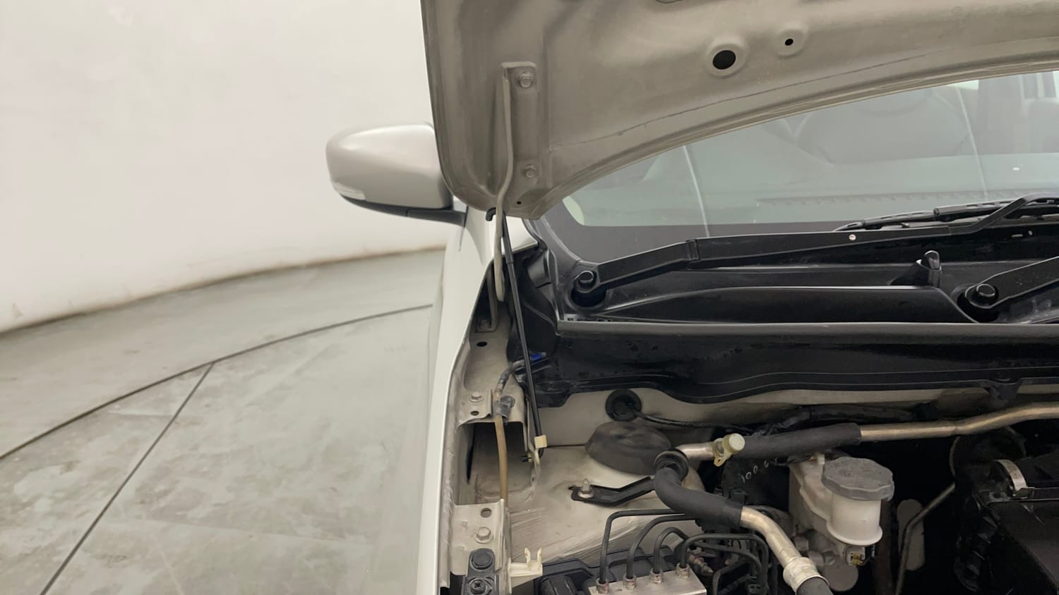 Used 2019 Maruti Suzuki Celerio ZXi (O) AMT Petrol Automatic engine ENGINE RIGHT SIDE HINGE & APRON VIEW