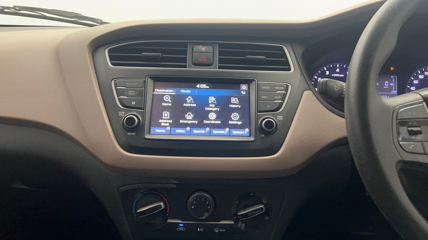 Used 2020 Hyundai Elite i20 Sportz Plus 1.2 Petrol Manual top_features Integrated (in-dash) music system