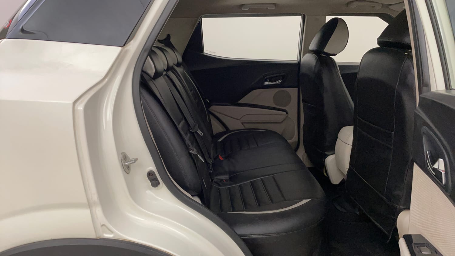 Used 2021 Mahindra XUV 300 W8 (O) 1.5 Diesel Diesel Manual interior RIGHT SIDE REAR DOOR CABIN VIEW