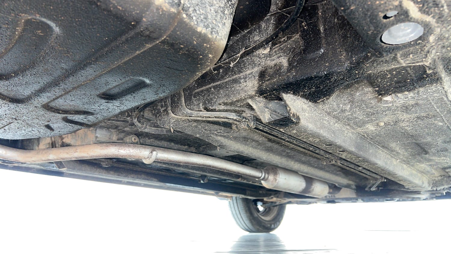 Used 2024 Renault Triber RXZ Petrol Manual extra REAR RIGHT UNDERBODY VIEW