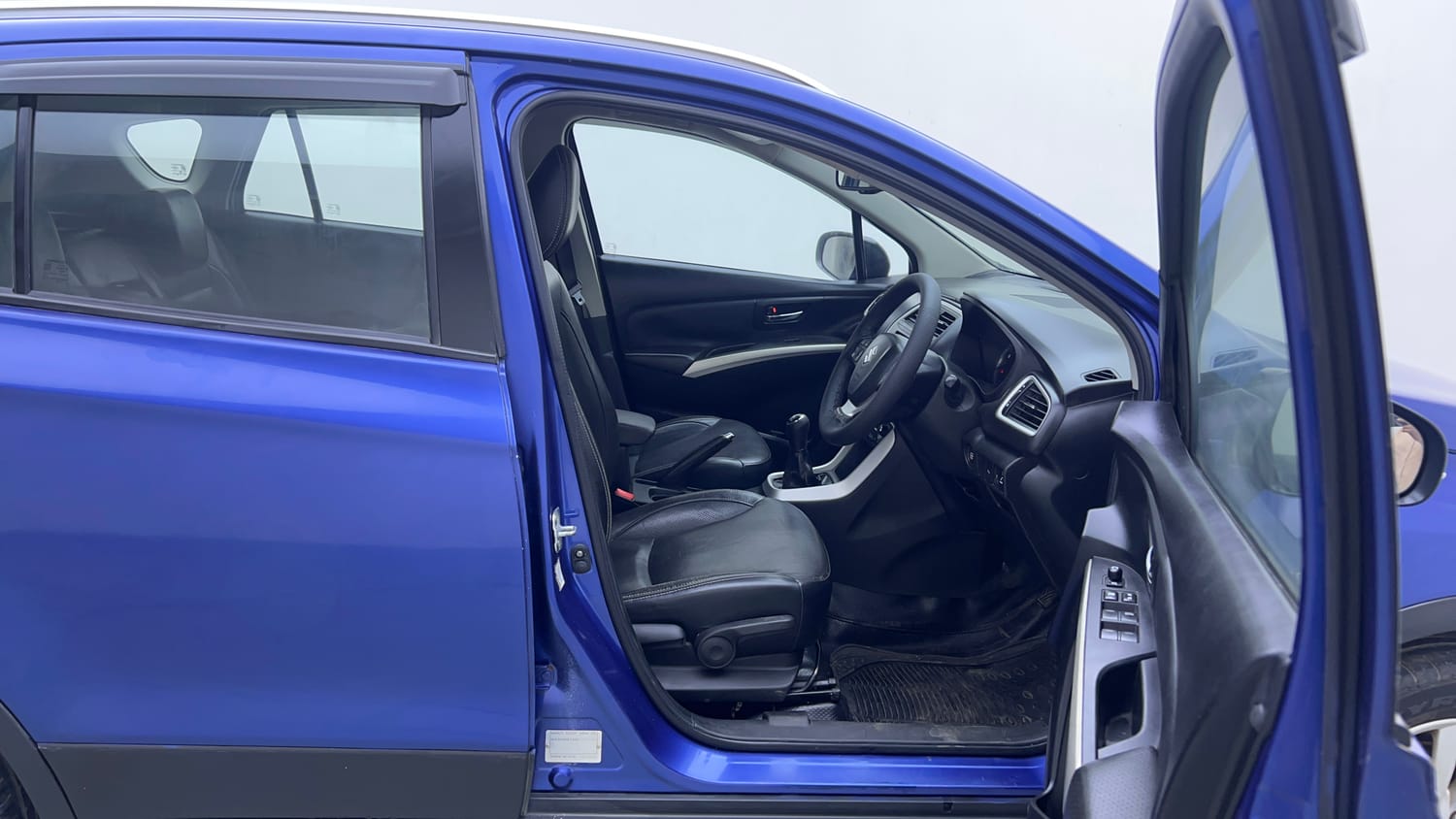 Used 2015 Maruti Suzuki S-Cross Alpha 1.3 Diesel Manual interior RIGHT SIDE FRONT DOOR CABIN VIEW