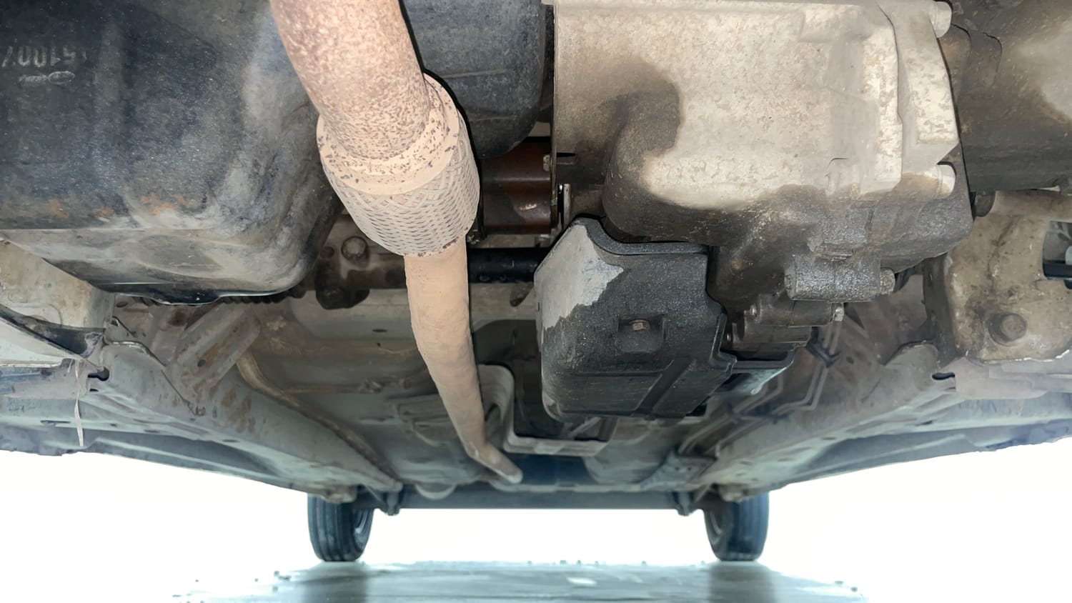Used 2016 Hyundai Eon Era Petrol Manual extra FRONT LEFT UNDERBODY VIEW