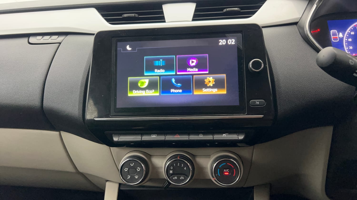 Used 2024 Renault Triber RXZ Petrol Manual interior MUSIC SYSTEM & AC CONTROL VIEW