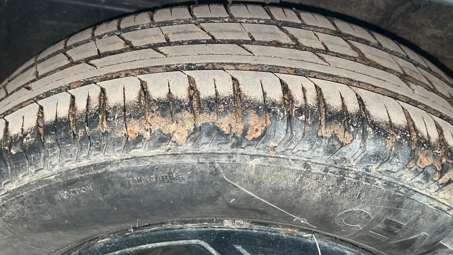 Used 2023 Tata Punch Accomplished MT Petrol Manual tyres RIGHT REAR TYRE TREAD VIEW