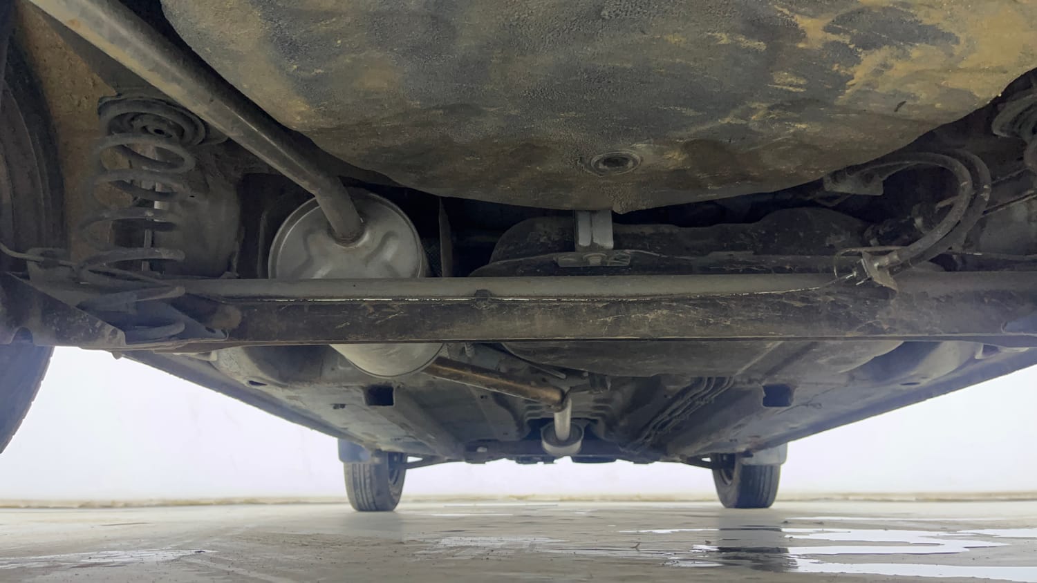 Used 2017 Renault Kwid 1.0 RXT AMT Petrol Automatic extra REAR UNDERBODY VIEW (TAKEN FROM REAR)