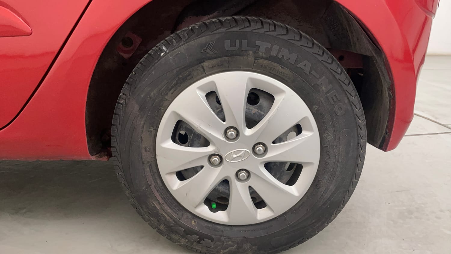 Used 2012 Hyundai i10 Sportz 1.2 AT Kappa2 Petrol Automatic tyres LEFT REAR TYRE RIM VIEW