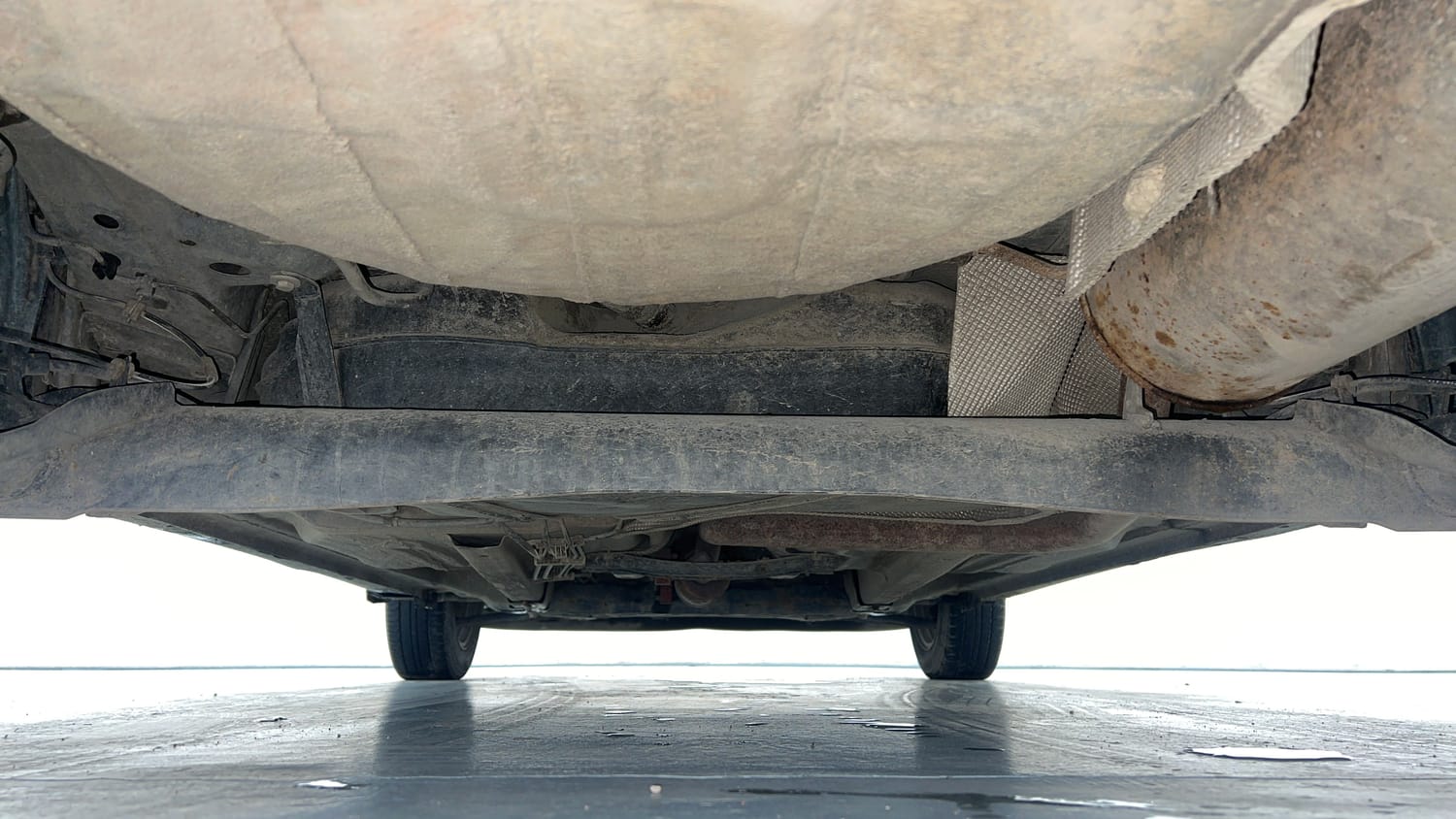 Used 2016 Ford Figo Aspire Titanium 1.2 Ti-VCT Petrol Manual extra REAR UNDERBODY VIEW (TAKEN FROM REAR)