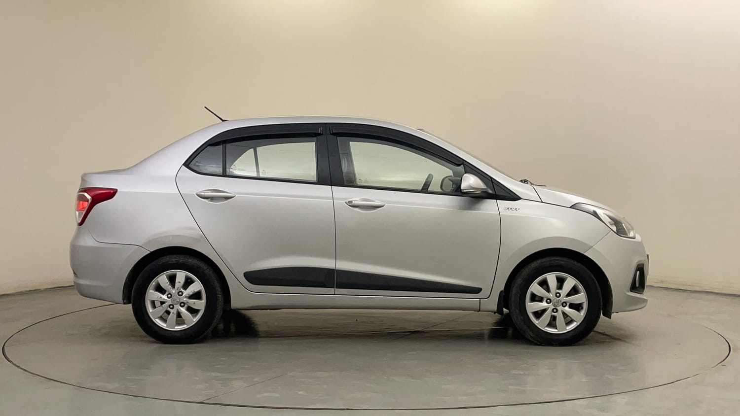 Used 2014 Hyundai Xcent S 1.2 (O) Petrol Manual exterior RIGHT SIDE VIEW