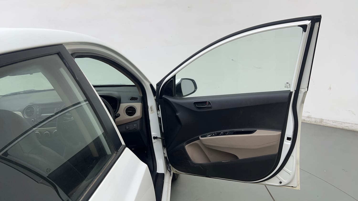 Used 2019 Hyundai Xcent S Petrol+cng(outside fitted) Cng Manual interior RIGHT FRONT DOOR OPEN VIEW