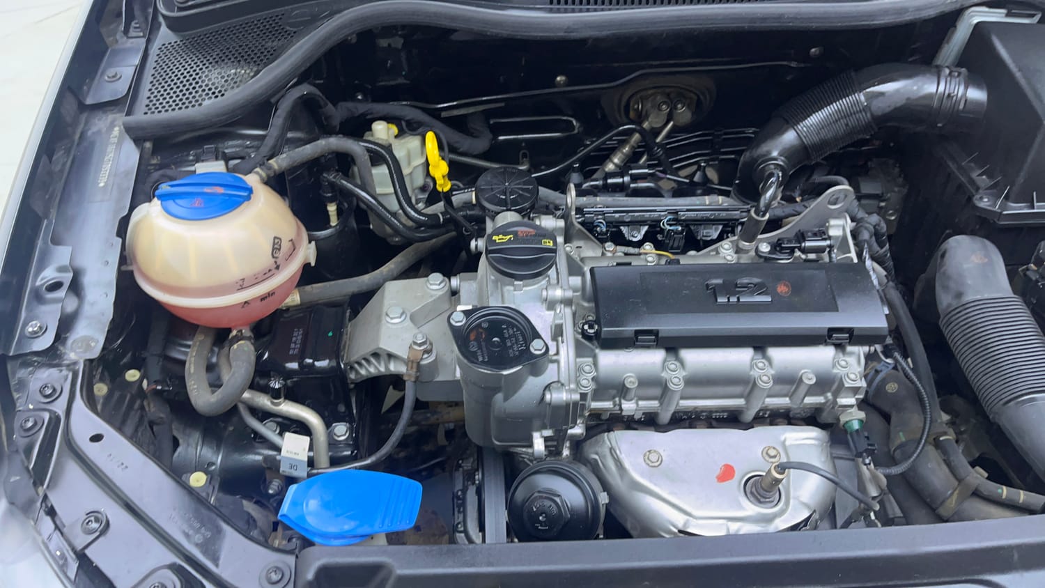 Used 2016 Volkswagen Polo Comfortline 1.2L (P) Petrol Manual engine ENGINE RIGHT SIDE VIEW