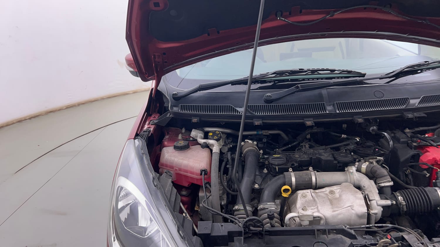 Used 2019 Ford Figo Aspire Titanium1.5 TDCi Diesel Manual engine ENGINE RIGHT SIDE HINGE & APRON VIEW