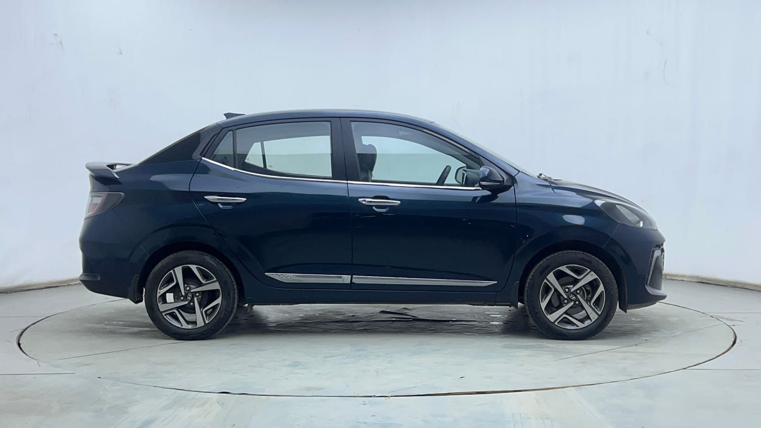 Used 2023 Hyundai Aura SX 1.2 CNG Cng Manual exterior RIGHT SIDE VIEW