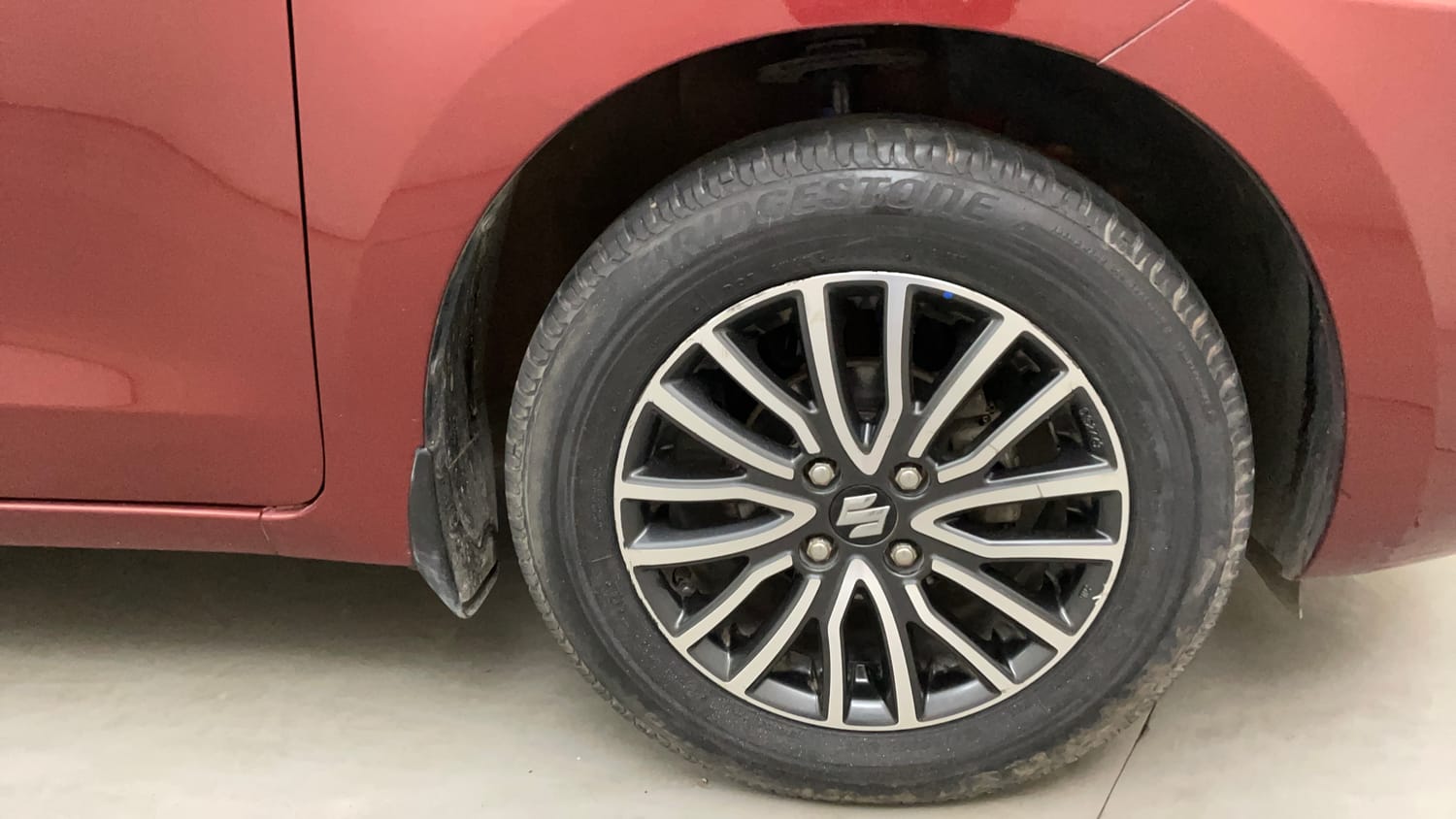 Used 2017 Maruti Suzuki Dzire ZXi Plus Petrol Manual tyres RIGHT FRONT TYRE RIM VIEW