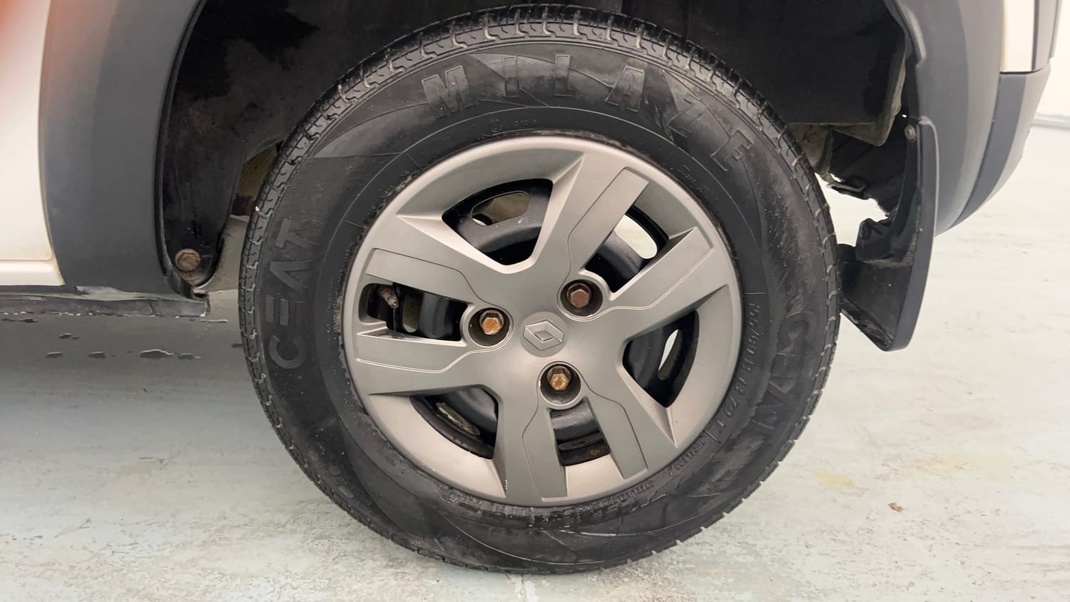 Used 2017 Renault Kwid 1.0 RXL Petrol Manual tyres LEFT REAR TYRE RIM VIEW