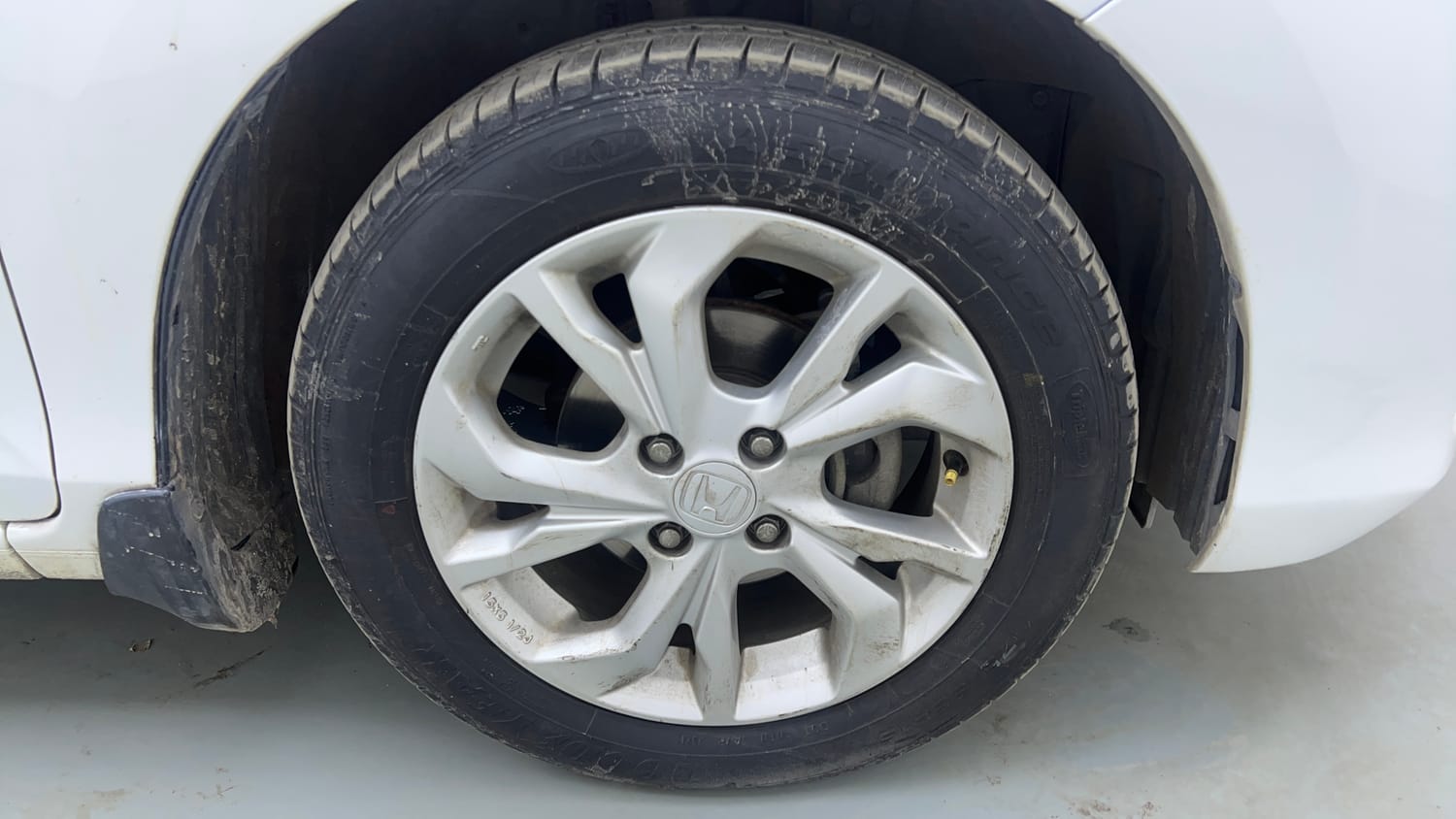 Used 2018 Honda Amaze 1.5 V CVT Diesel Diesel Automatic tyres RIGHT FRONT TYRE RIM VIEW