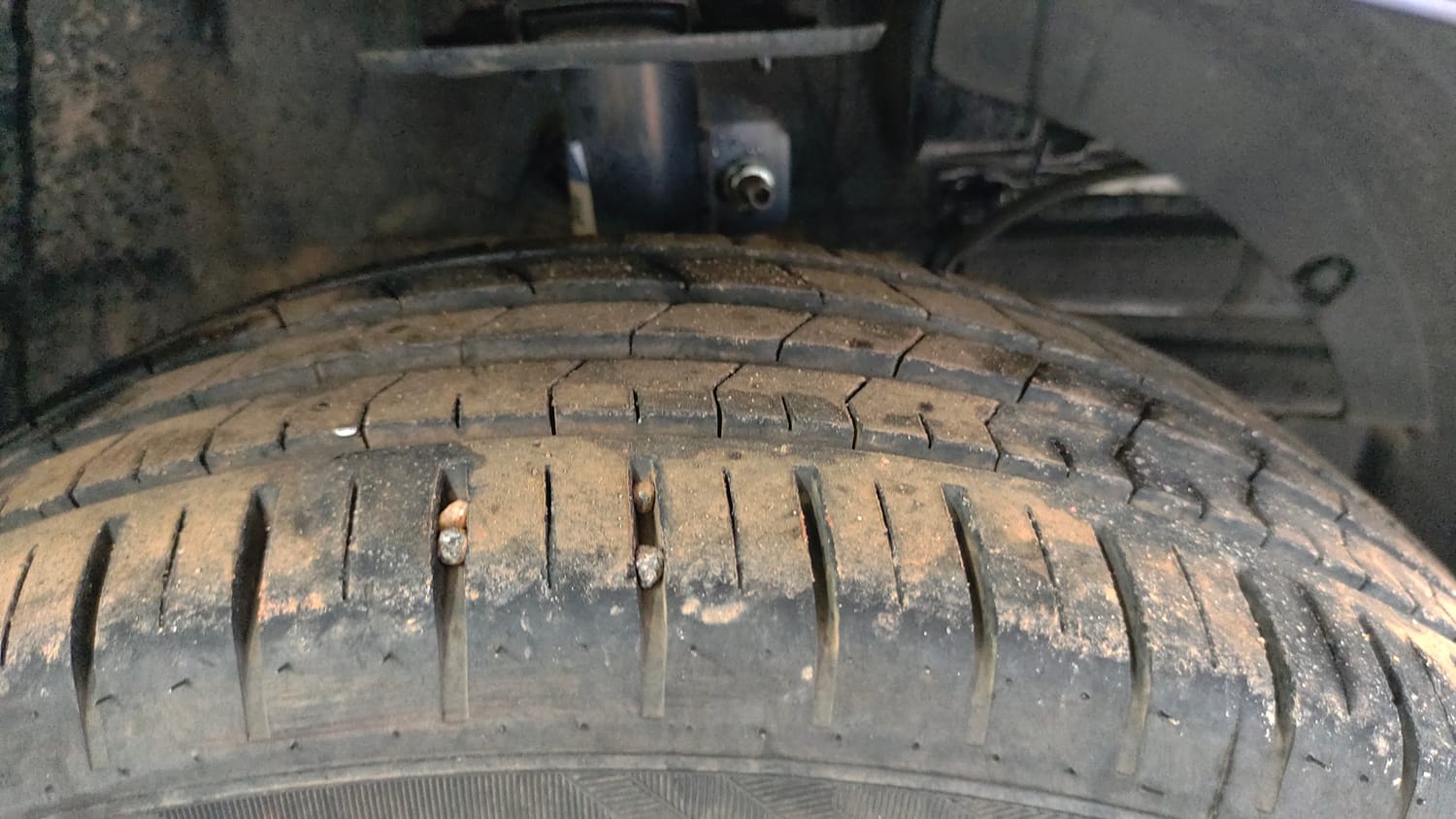 Used 2025 Toyota Glanza V Petrol Manual tyres RIGHT FRONT TYRE TREAD VIEW