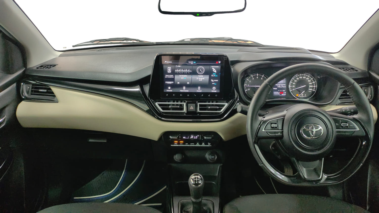 Used 2025 Toyota Glanza V Petrol Manual interior DASHBOARD VIEW