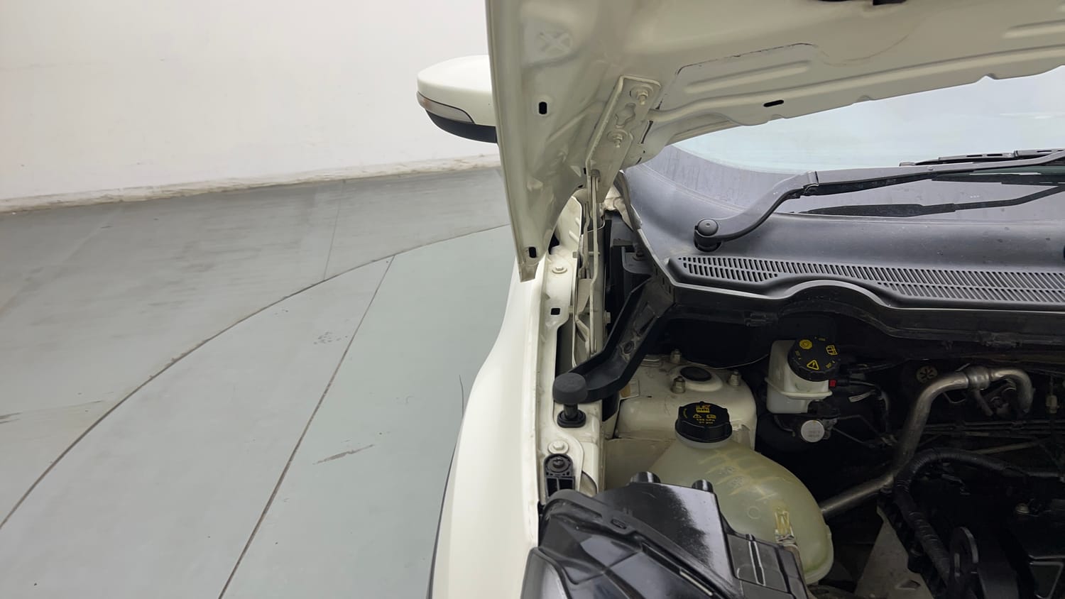 Used 2019 Ford EcoSport Titanium 1.5L Ti-VCT Petrol Manual engine ENGINE RIGHT SIDE HINGE & APRON VIEW