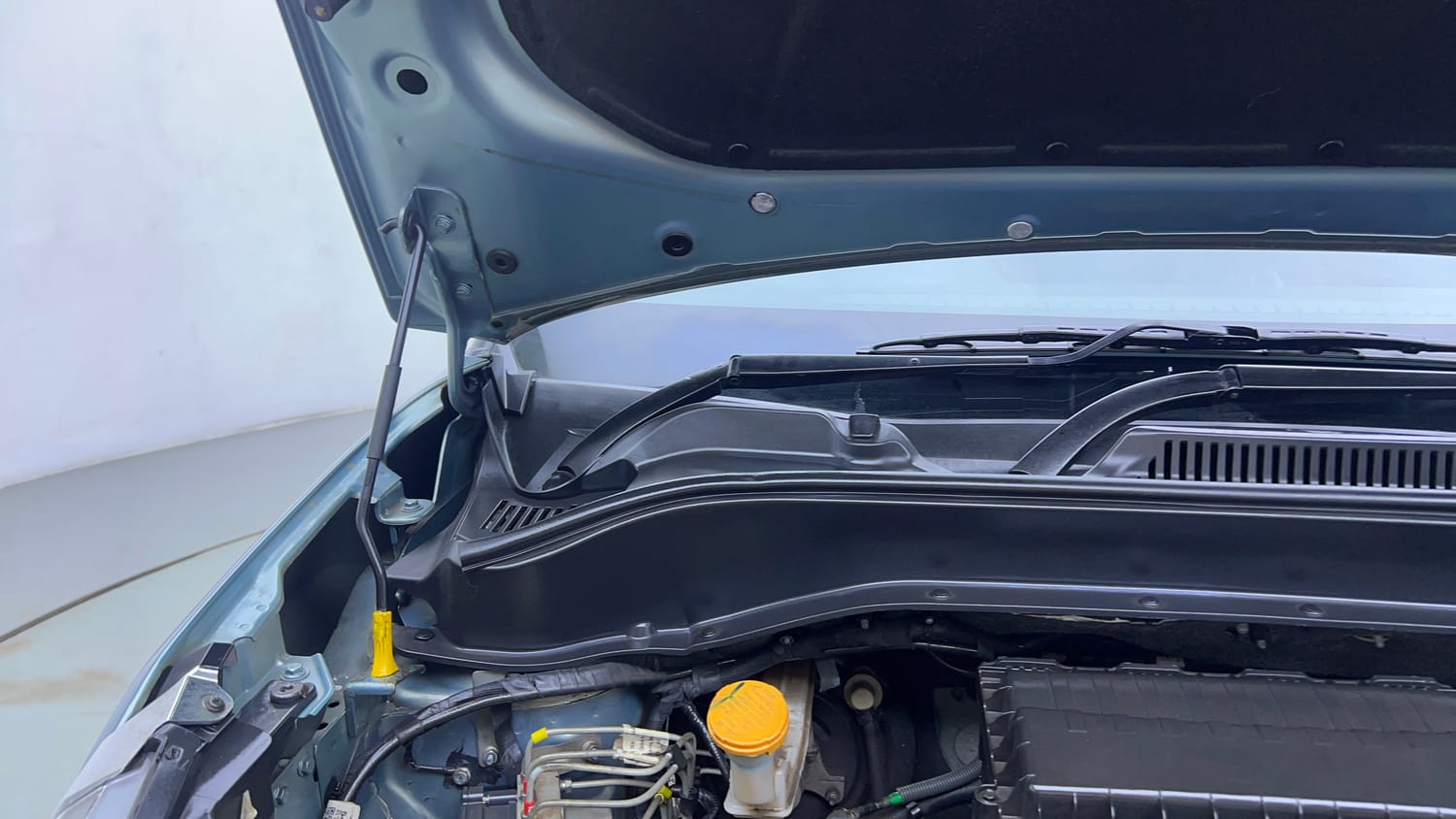 Used 2022 Tata Punch Accomplished AMT Petrol Automatic engine ENGINE RIGHT SIDE HINGE & APRON VIEW