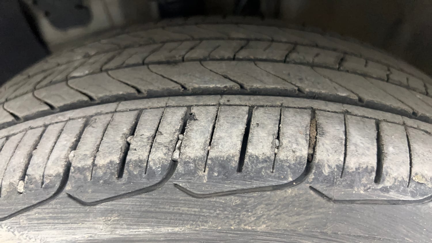 Used 2017 Hyundai Elite i20 Asta 1.2 (O) Petrol Manual tyres LEFT FRONT TYRE TREAD VIEW
