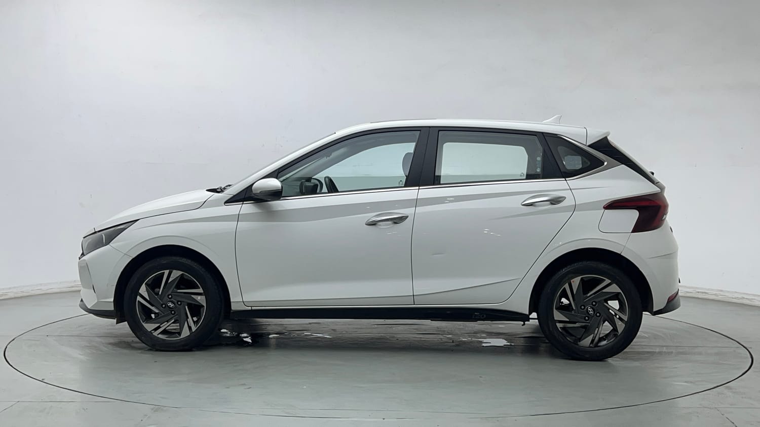 Used 2022 Hyundai i20 Asta (O) 1.2 IVT Petrol Automatic exterior LEFT SIDE VIEW