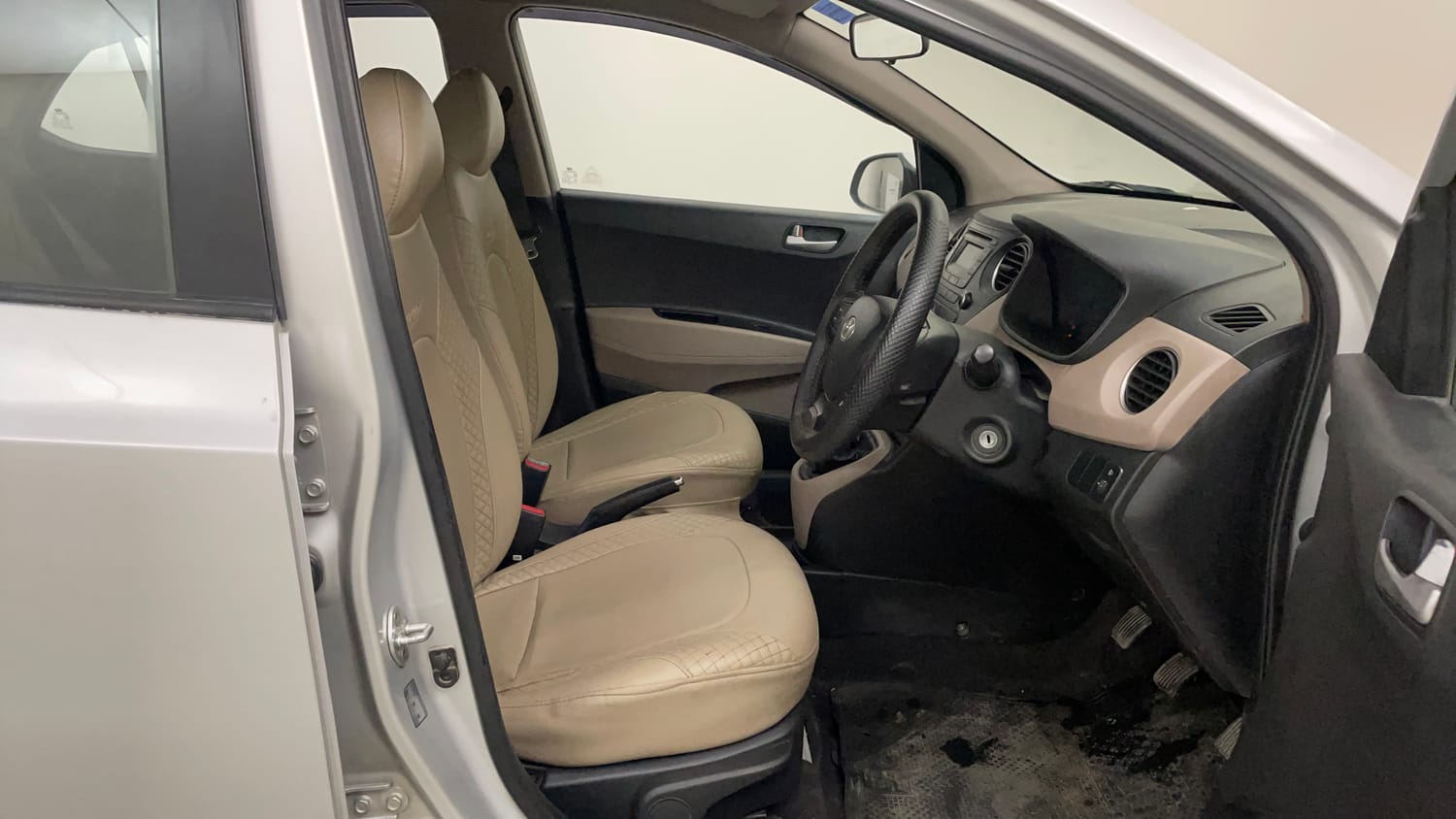 Used 2014 Hyundai Xcent S 1.2 (O) Petrol Manual interior RIGHT SIDE FRONT DOOR CABIN VIEW