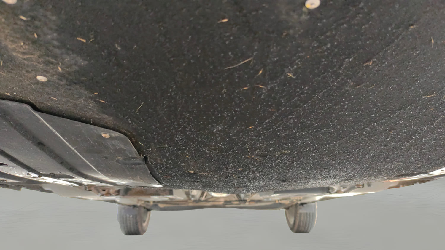 Used 2025 Toyota Glanza V Petrol Manual extra FRONT LEFT UNDERBODY VIEW