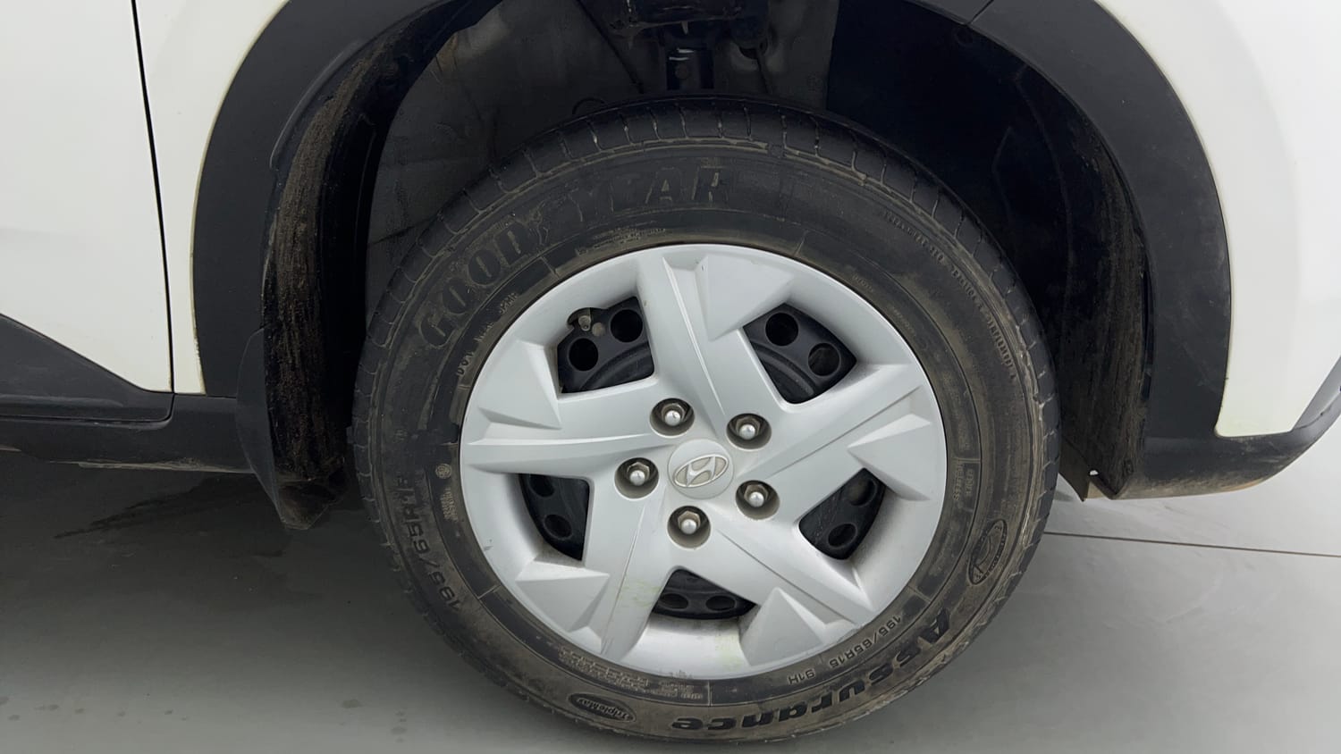 Used 2021 Hyundai Venue S 1.2 Petrol Petrol Manual tyres RIGHT FRONT TYRE RIM VIEW