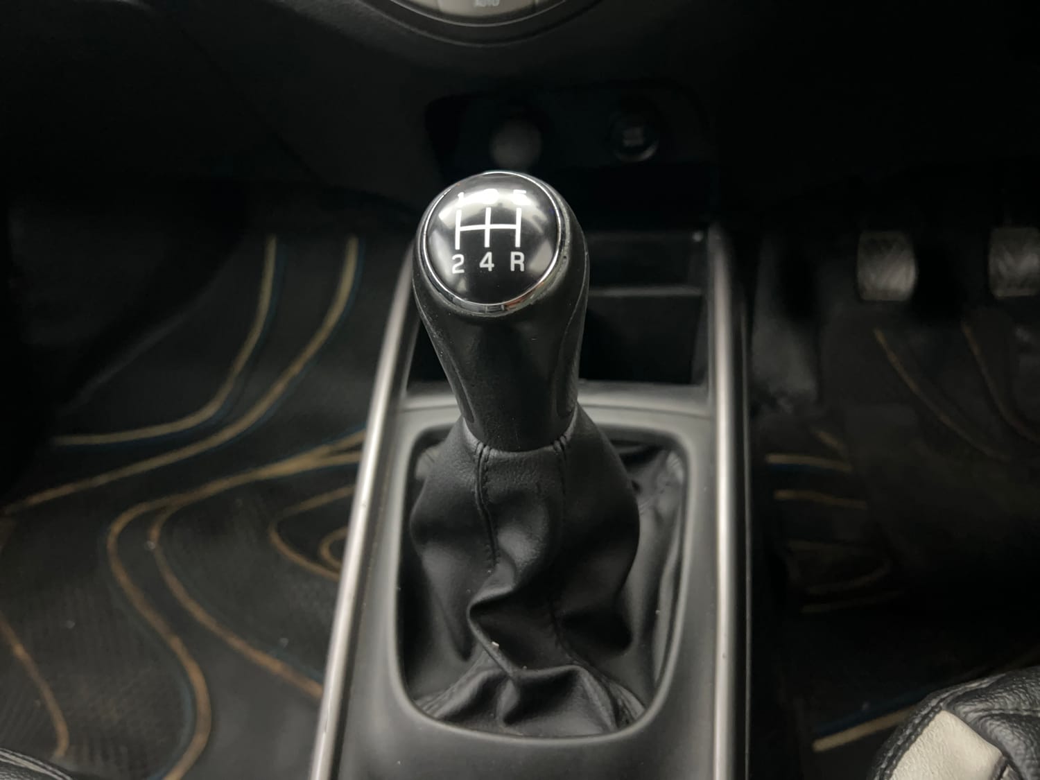 Used 2020 Maruti Suzuki Baleno Zeta Petrol Manual interior GEAR  KNOB VIEW