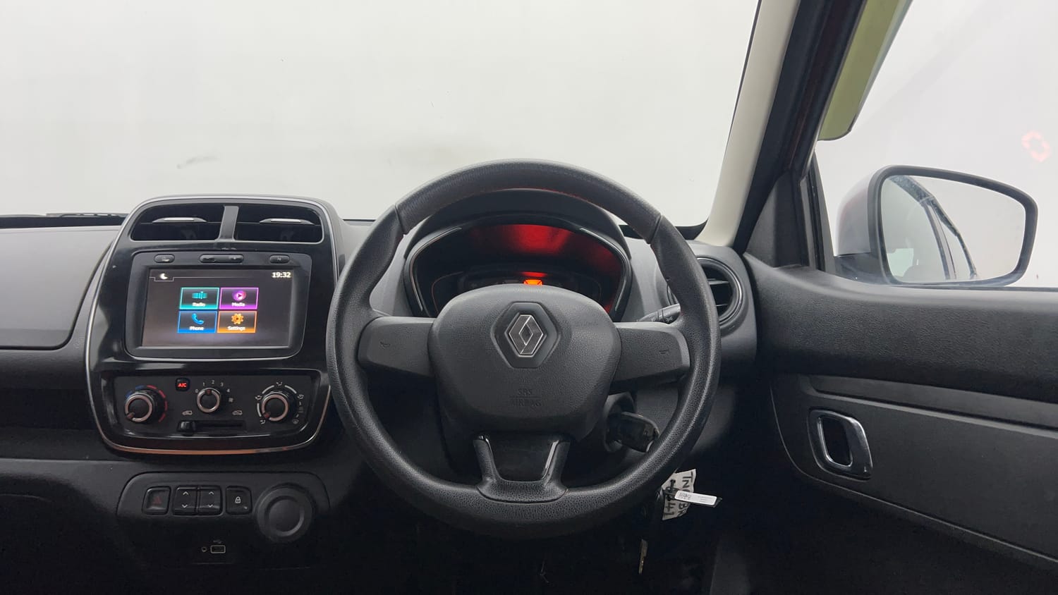 Used 2019 Renault Kwid RXT (O) 1.0 SCE Edition Petrol Manual interior STEERING VIEW
