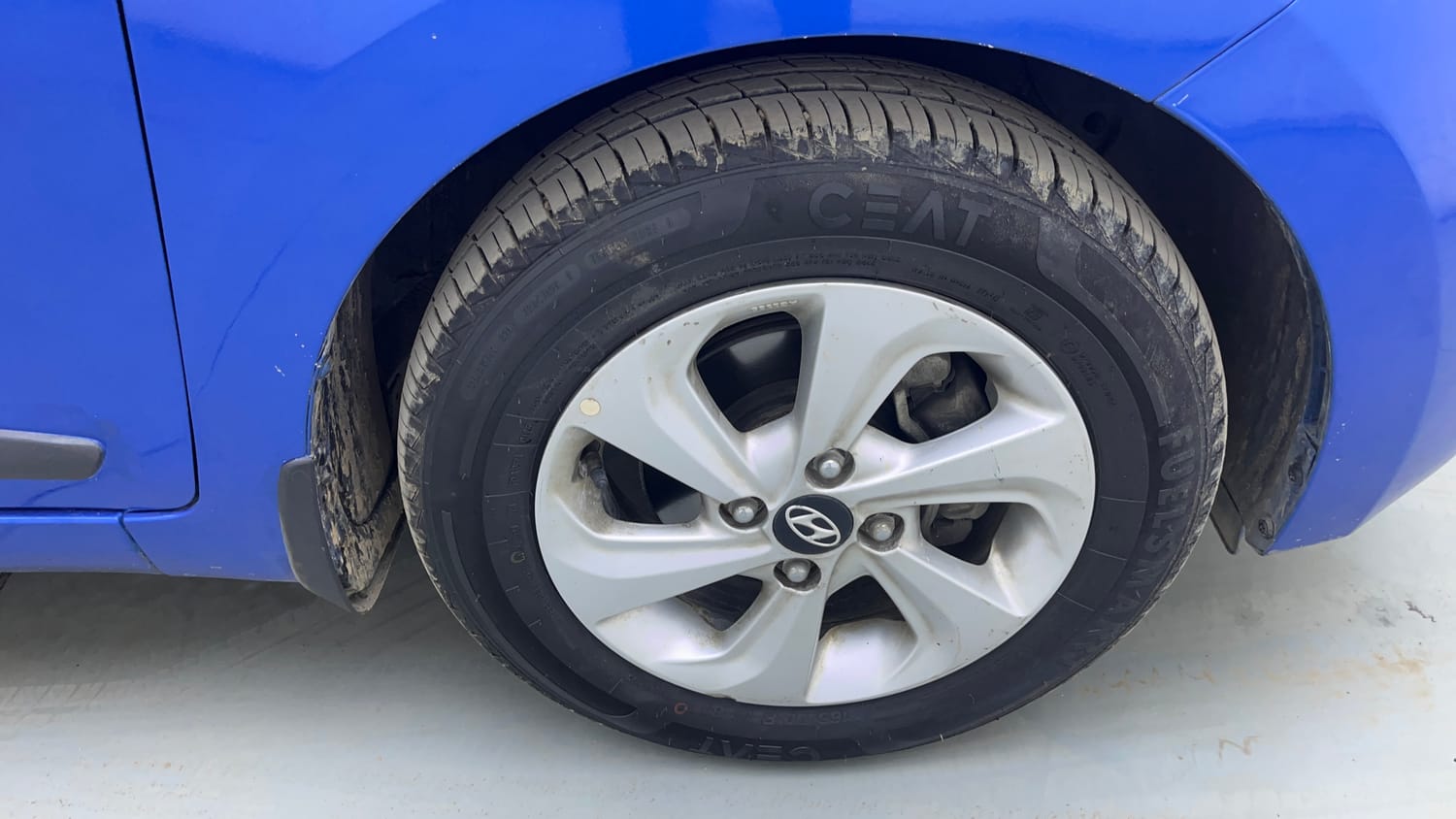 Used 2018 Hyundai Xcent SX Petrol Manual tyres RIGHT FRONT TYRE RIM VIEW