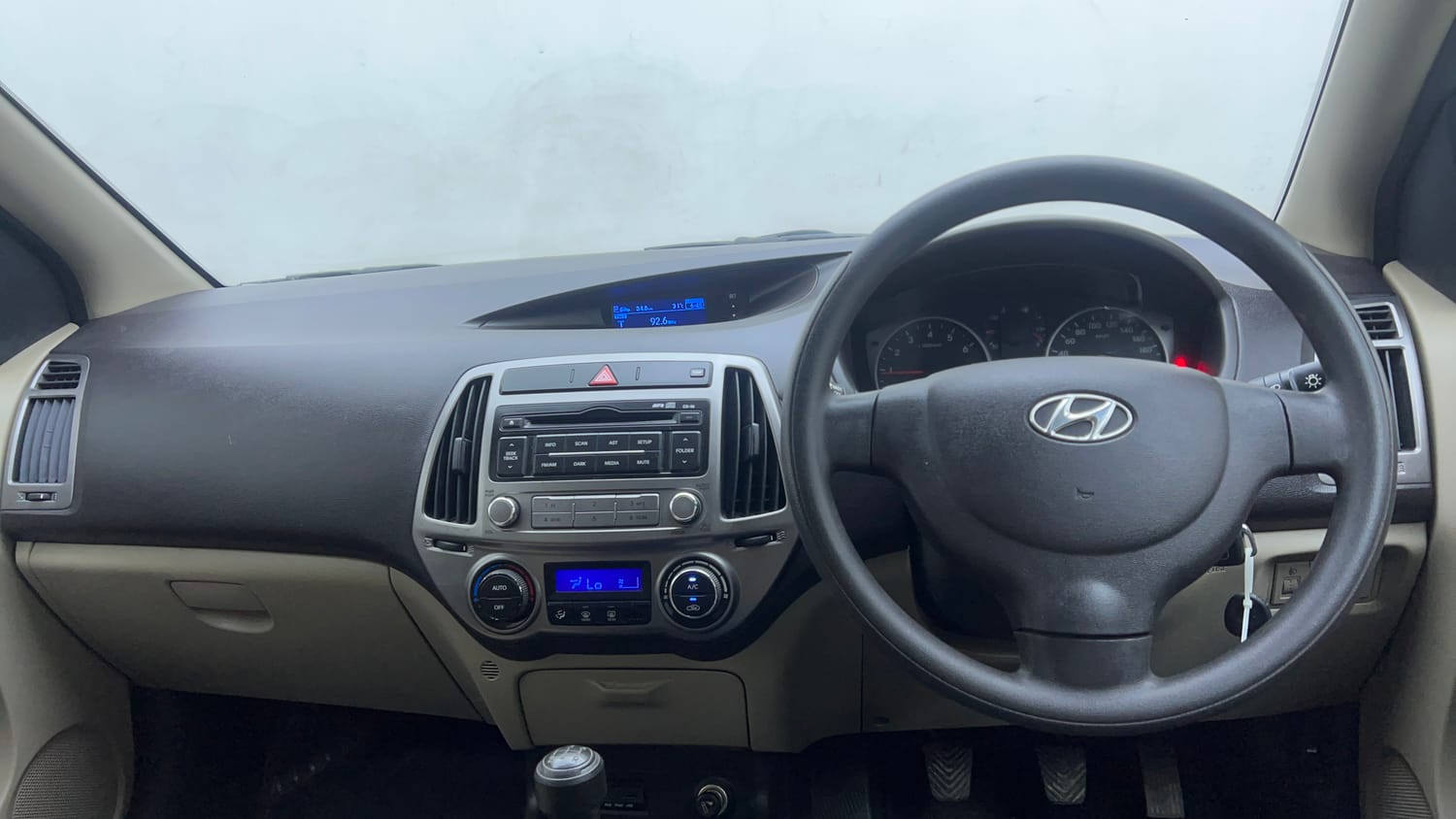 Used 2012 Hyundai i20 Magna 1.2 Petrol Manual interior DASHBOARD VIEW