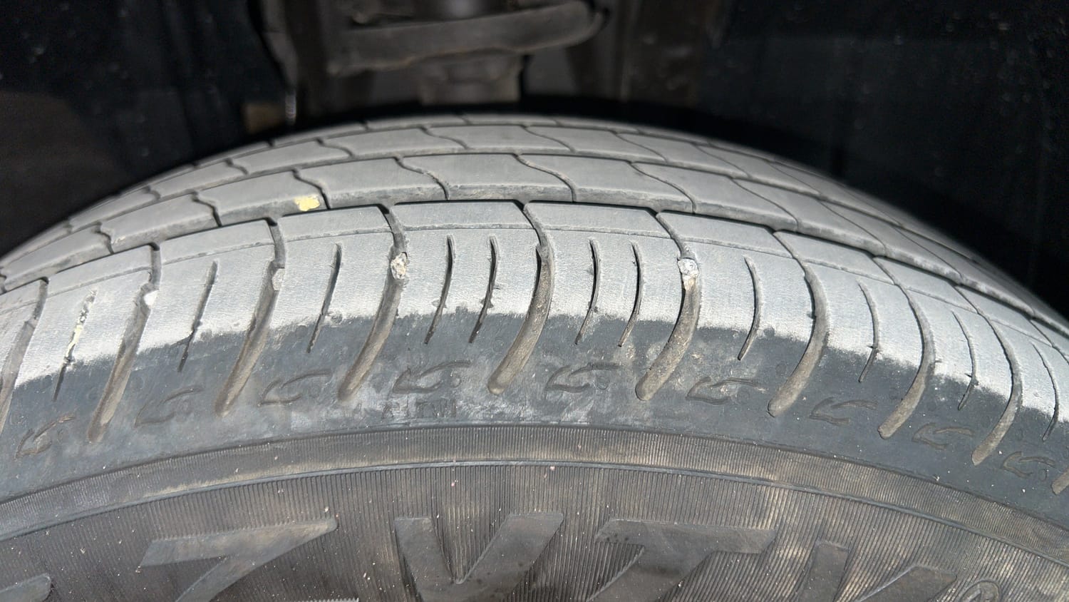 Used 2024 Renault Triber RXZ Petrol Manual tyres RIGHT FRONT TYRE TREAD VIEW