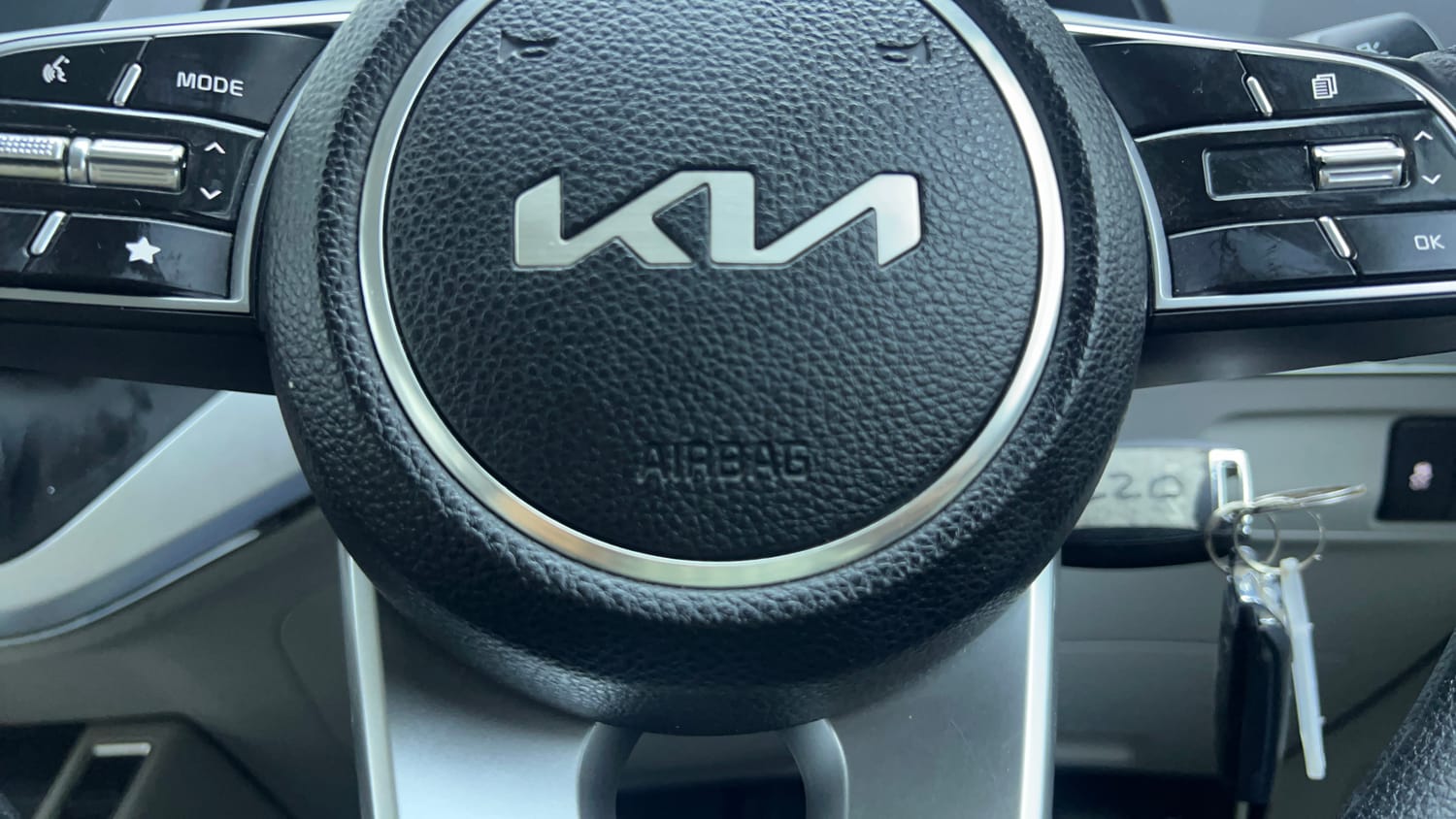 Used 2022 Kia Carens Prestige 1.4 Petrol MT 7 STR Petrol Manual top_features Airbags