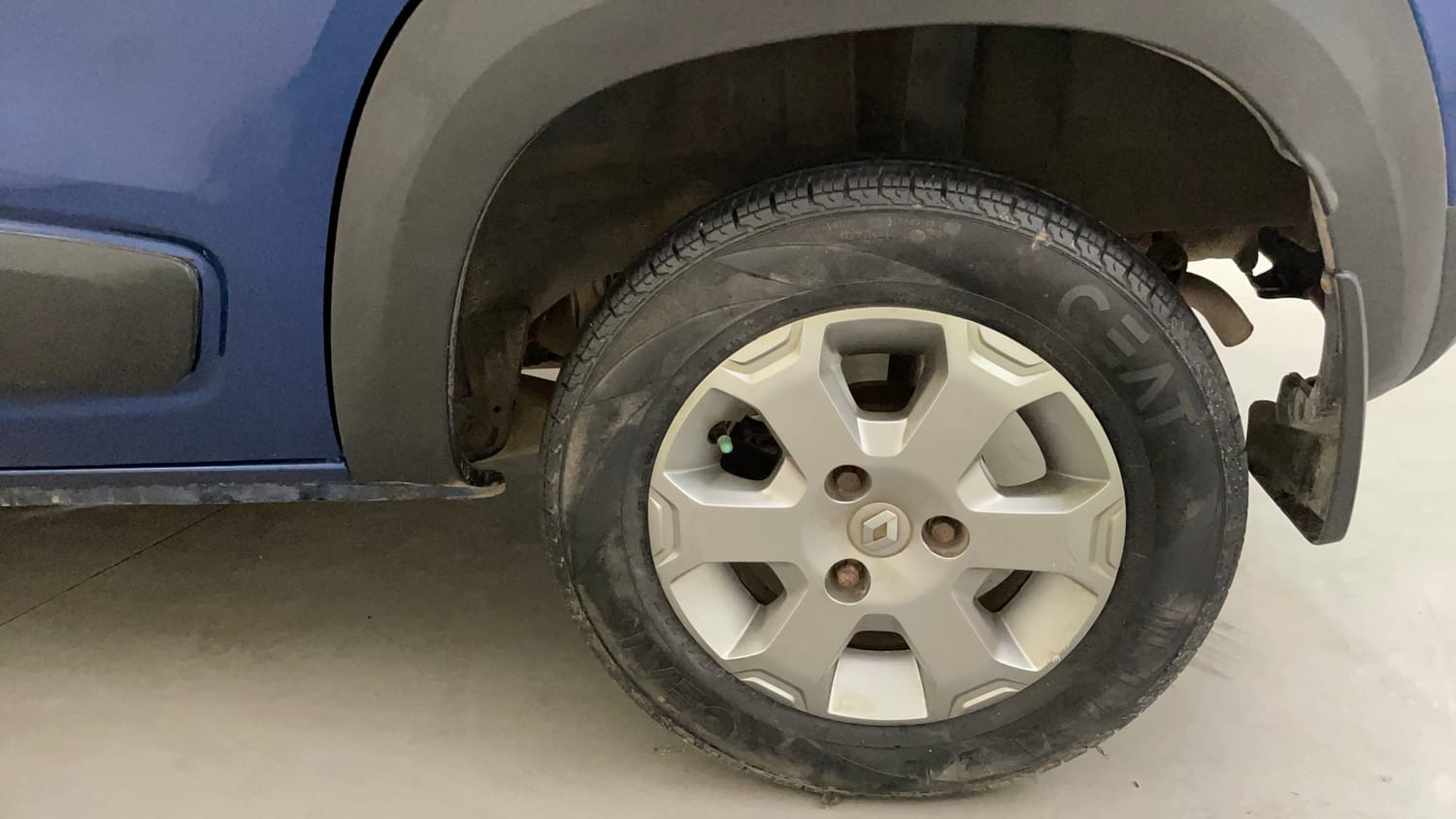 Used 2017 Renault Kwid CLIMBER 1.0 Petrol Manual tyres LEFT REAR TYRE RIM VIEW