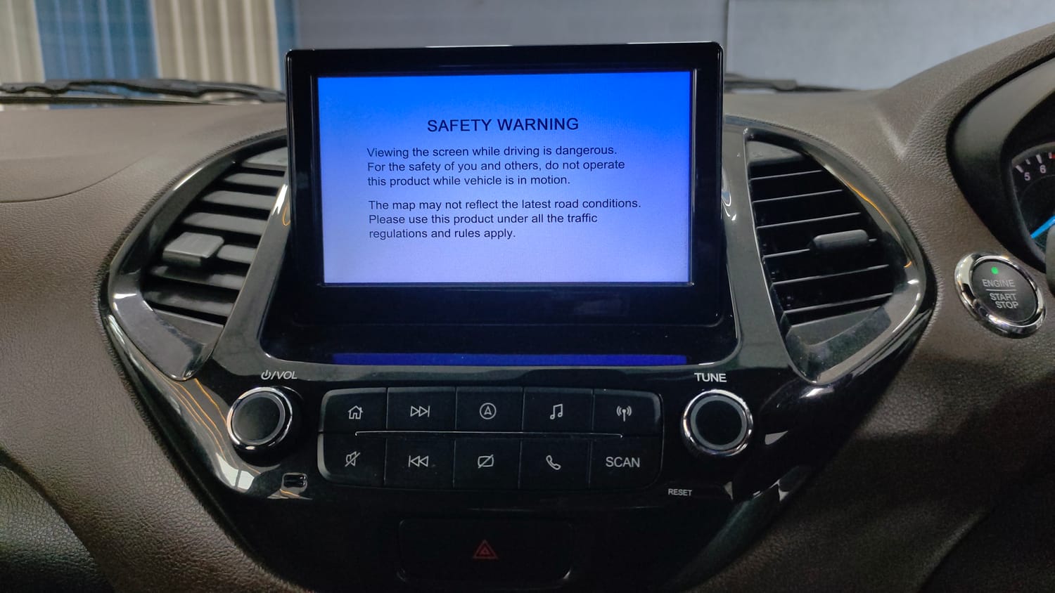 Used 2018 Ford Freestyle Titanium 1.2 Ti-VCT Petrol Manual top_features Integrated (in-dash) music system