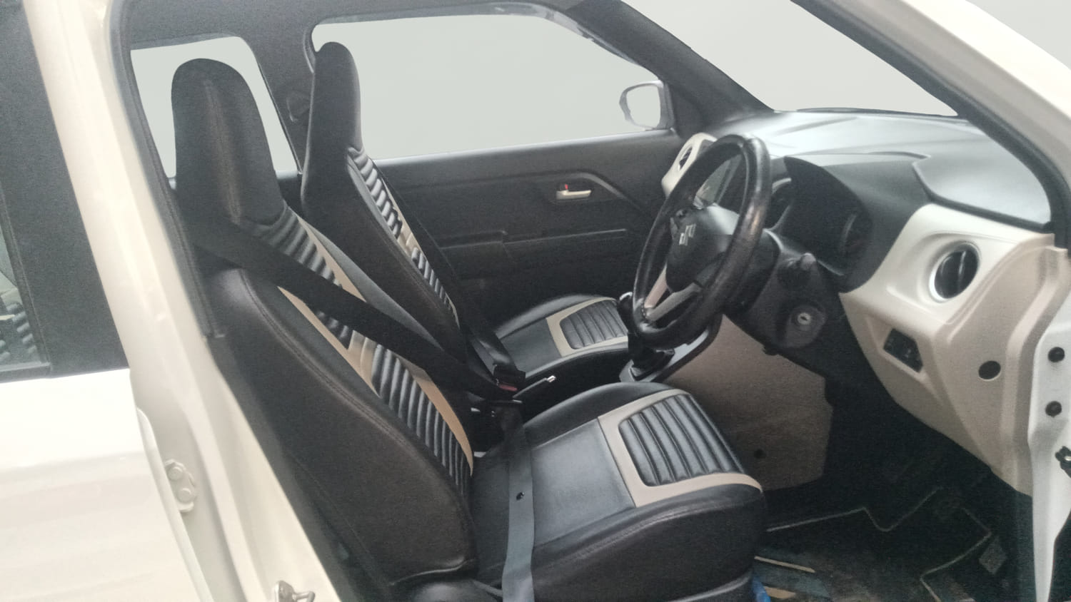 Used 2023 Maruti Suzuki Wagon R ZXI Plus 1.2 Petrol Manual interior RIGHT SIDE FRONT DOOR CABIN VIEW